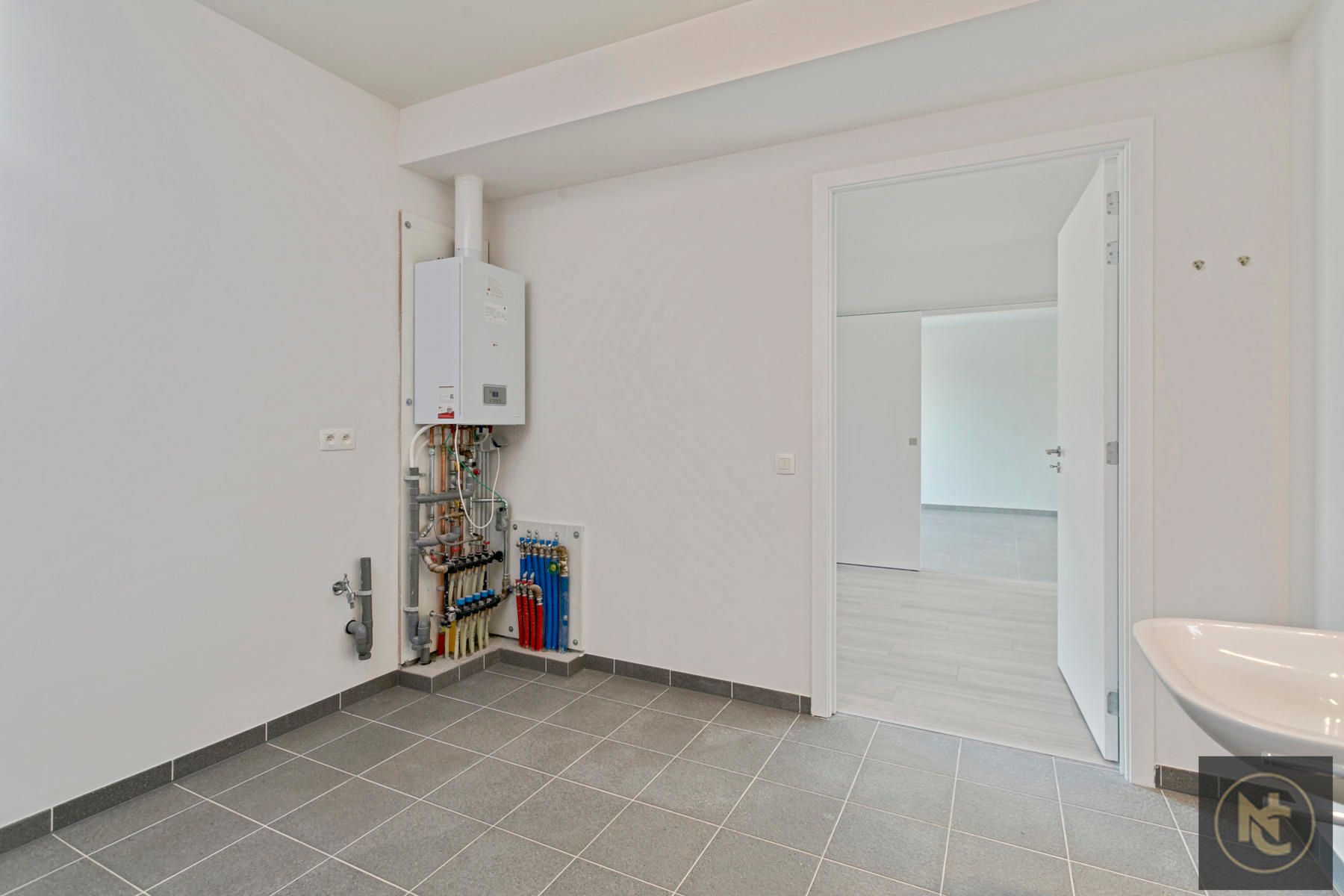 Stijlvolle erkende assistentiewoning met 1 slaapkamer en ondergrondse open autostaanplaats foto 9