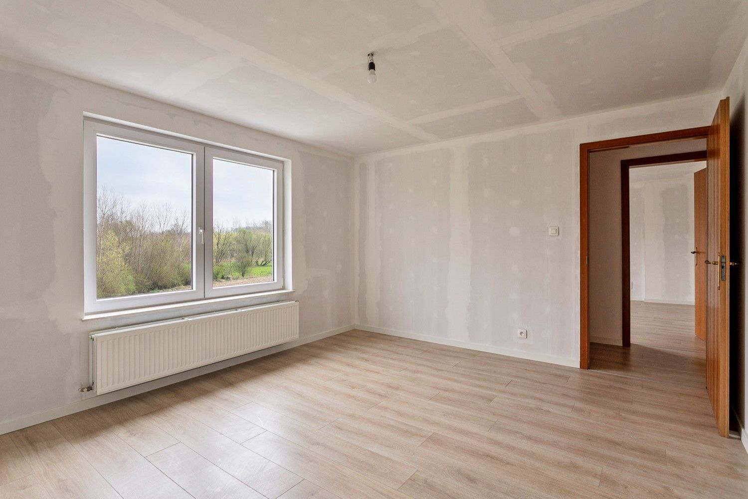 Volledig vernieuwd, ruim, drie slaapkamerappartement te koop! foto 16