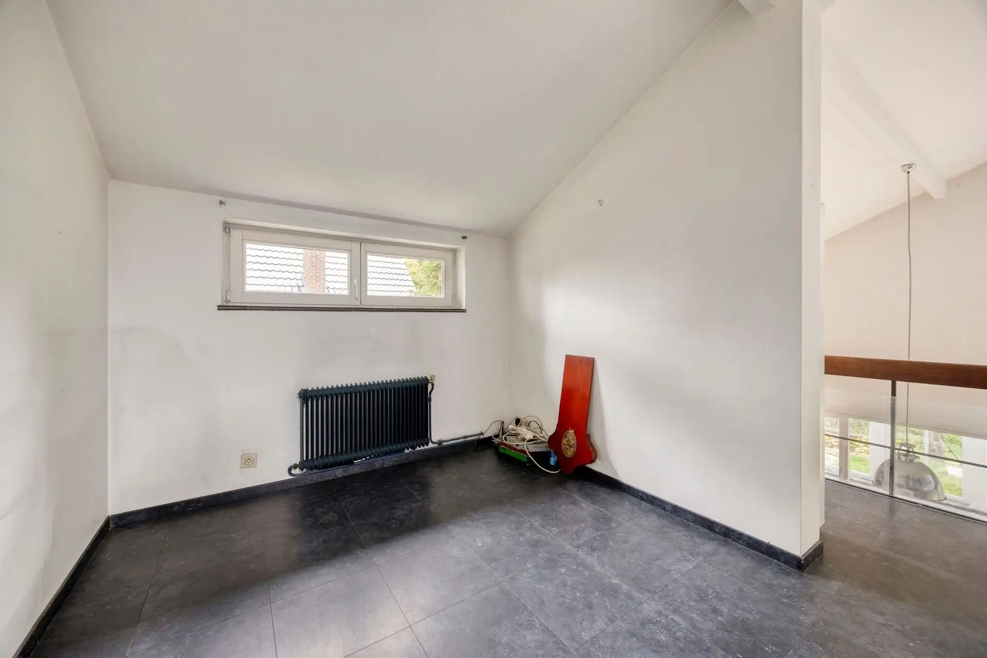 Ruime villa te moderniseren op rustige locatie foto 15