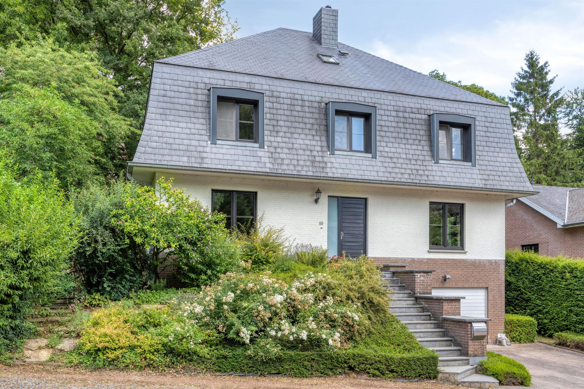 Prachtige charmante villa in rustige wijk foto 3