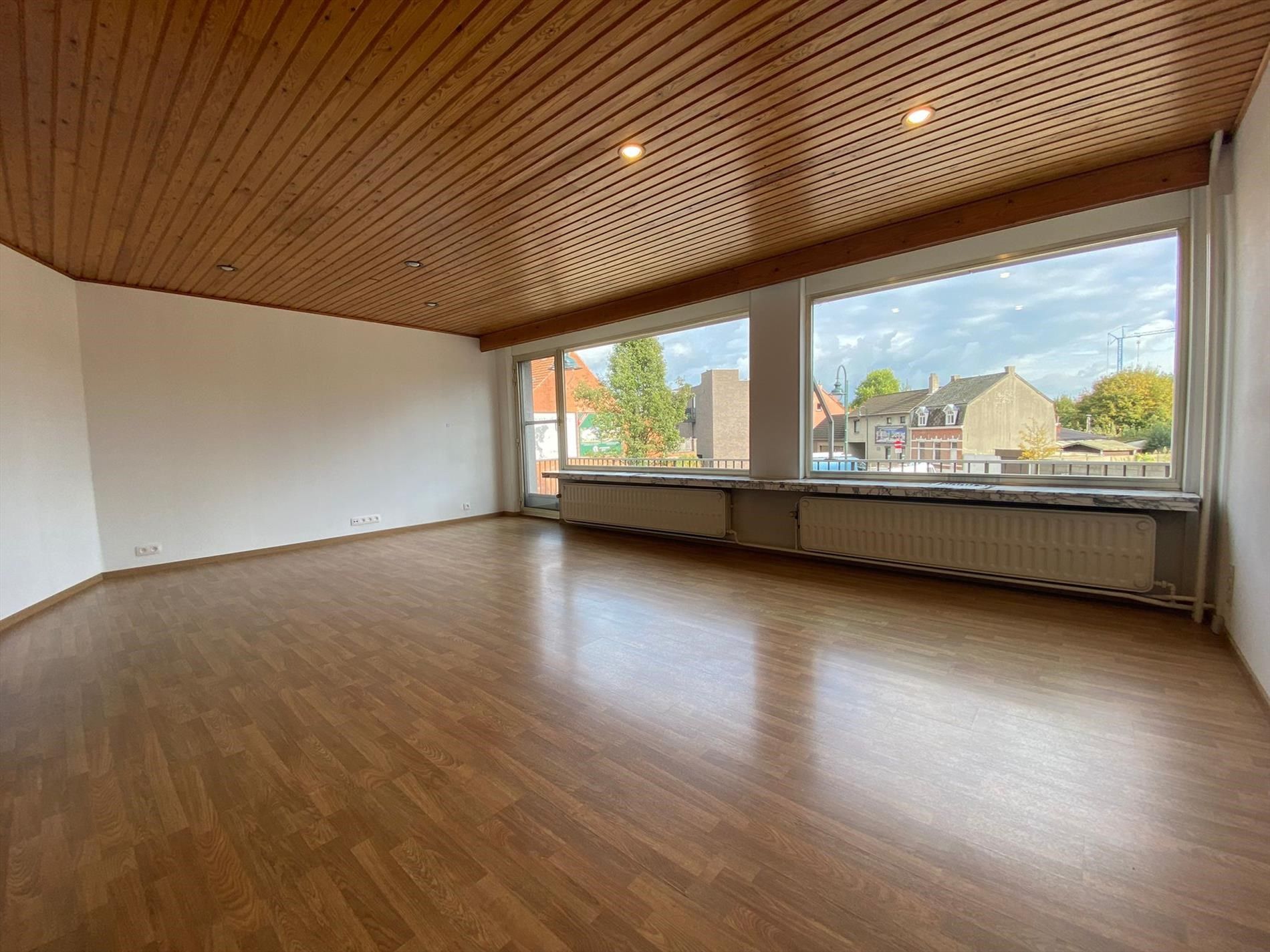 Gerenoveerd duplex appartement met 3 slpks in het centrum van Balen! foto 2
