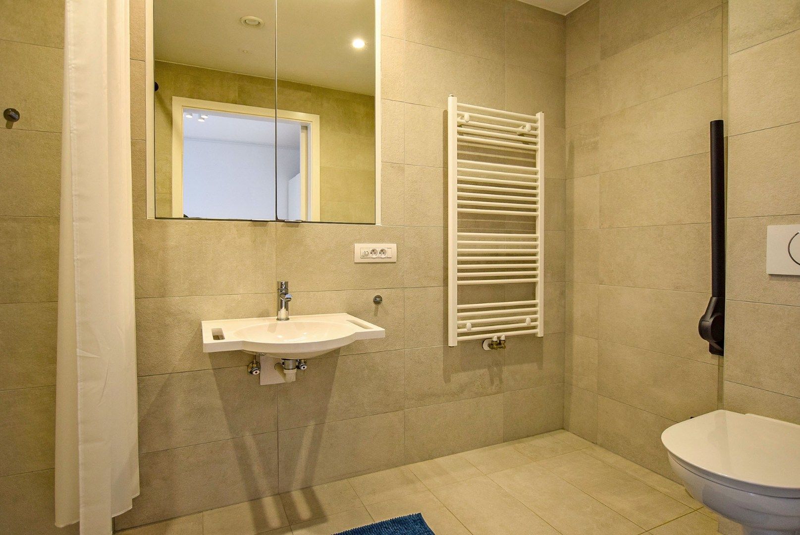 Prachtig 1-slaapkamerappartement (assistentiewoning) in Residentie Clarenhof, uniek wonen in hartje Nieuwpoort.  foto 15