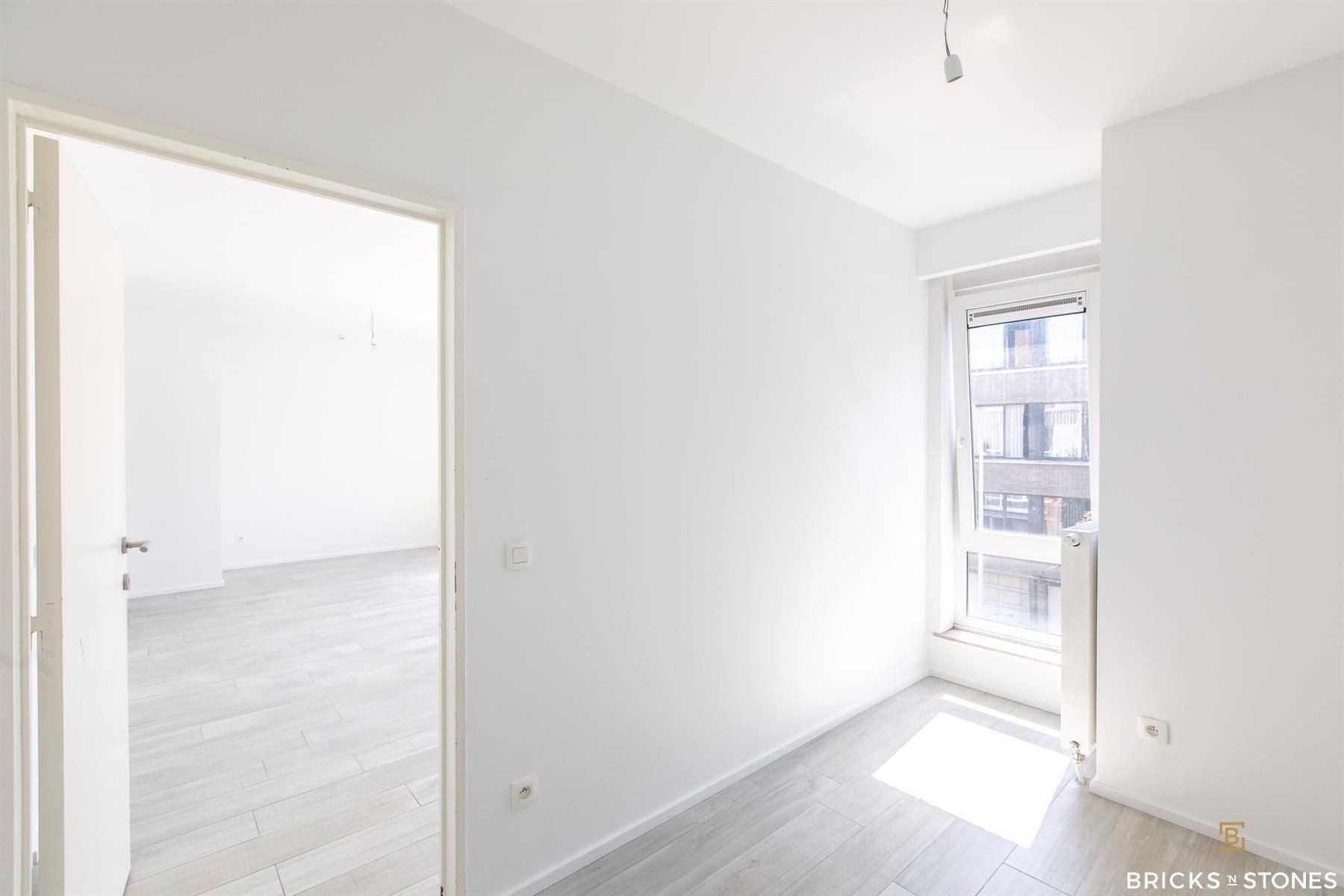 Vernieuwd appartement met terras foto 7