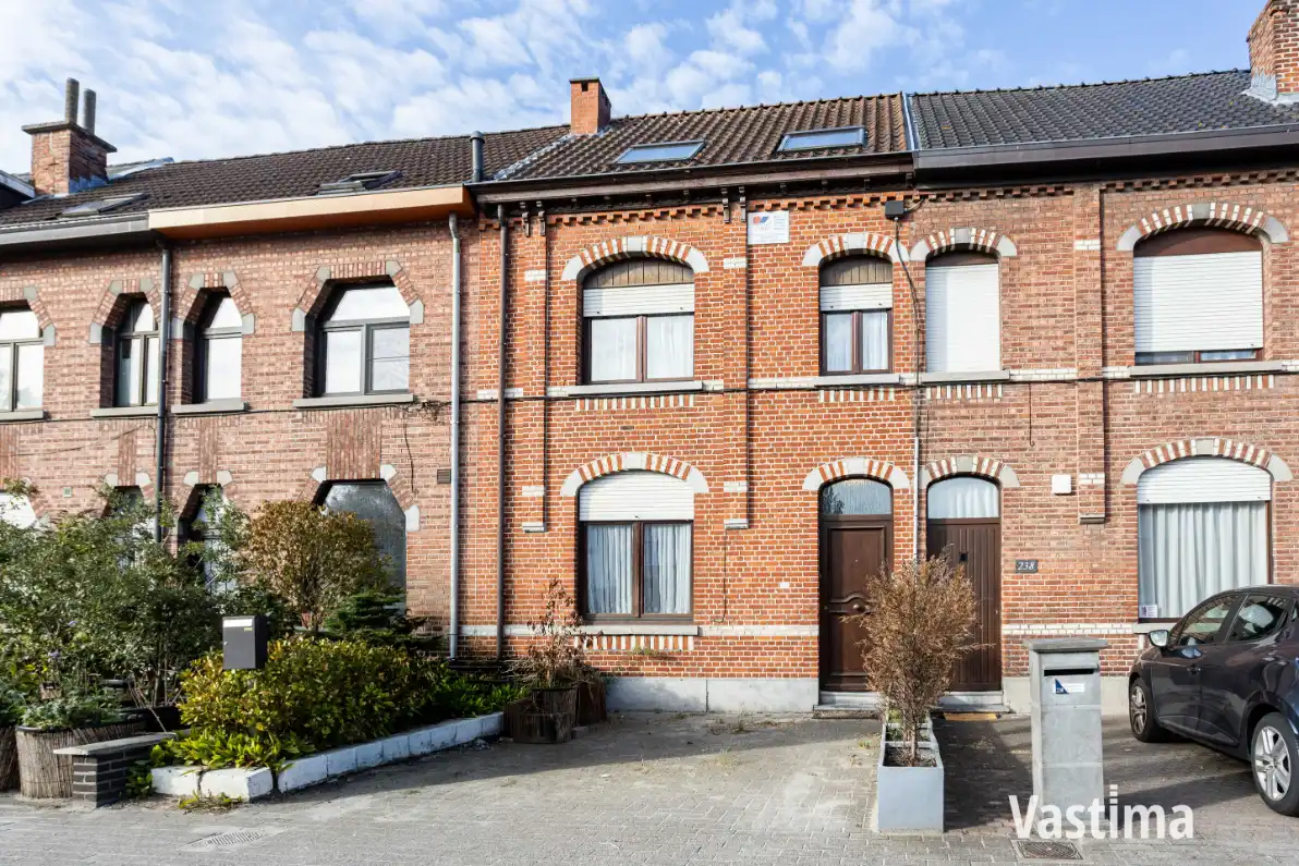 Hoofdfoto van de publicatie: Te renoveren woning met ruime tuin