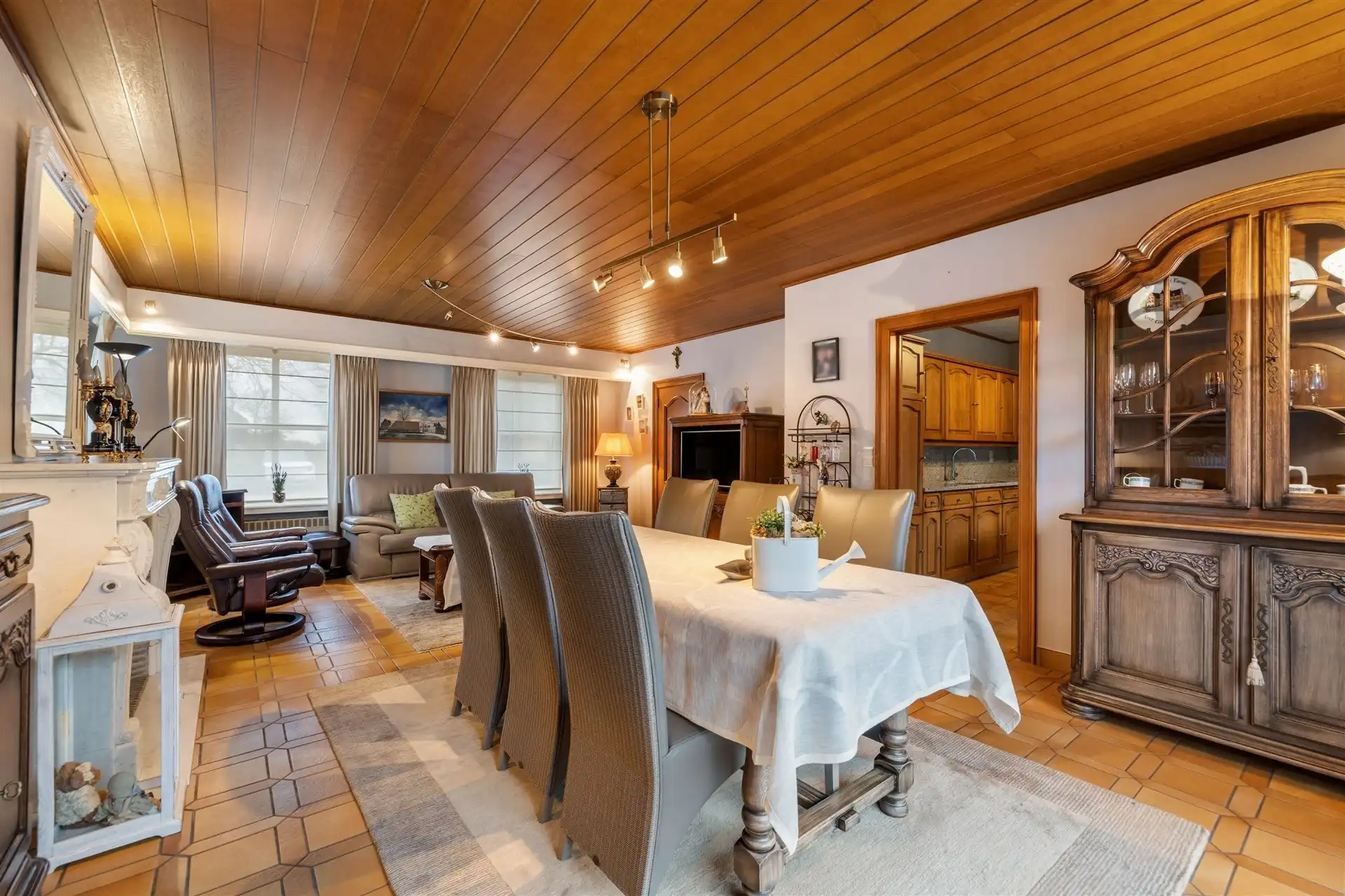 Charmante gezinswoning met 3 slaapkamers en inpandige garage foto 6