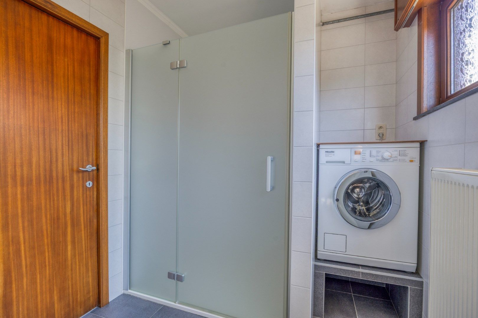 Ruime op te frisse woning op een perceel van 2.210 m² ! foto 12