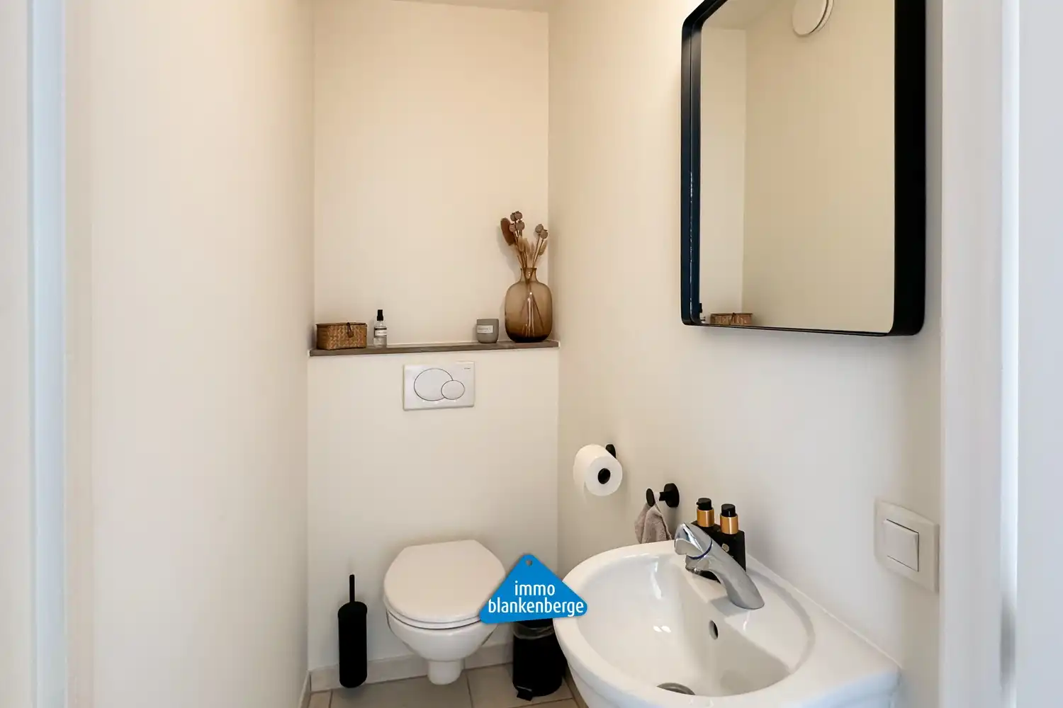 Ruim en modern appartement met twee slaapkamers foto 19