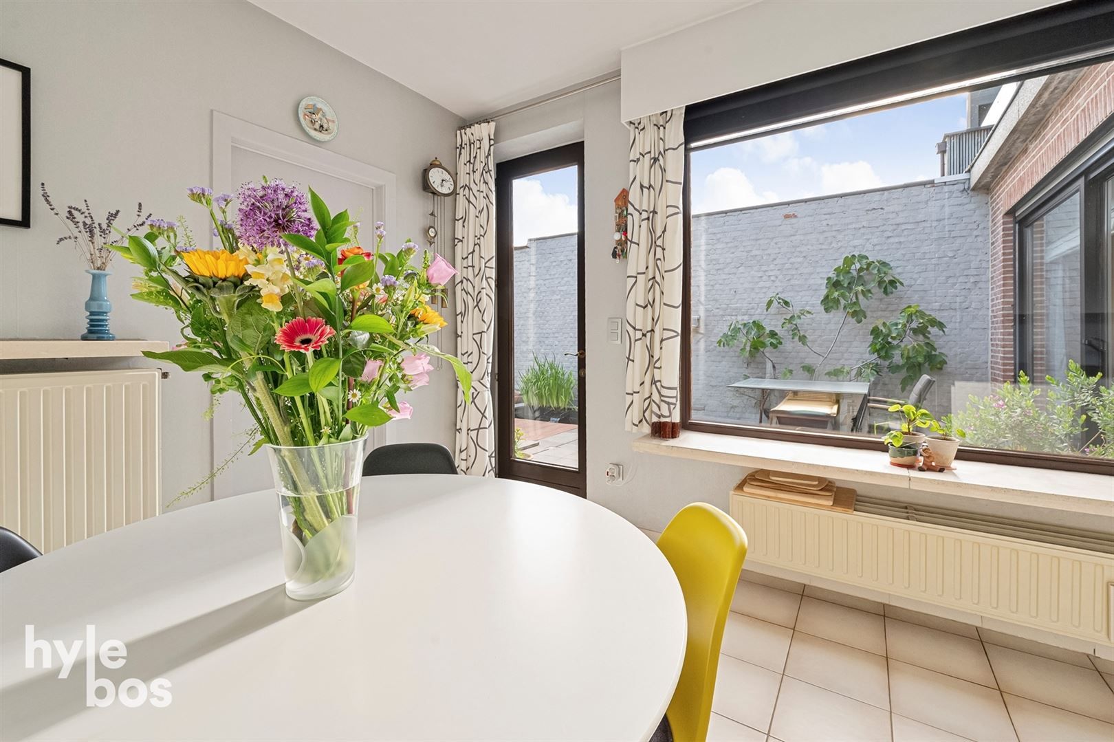 Stijlvolle ruime woning met praktijk & stadstuin foto 11