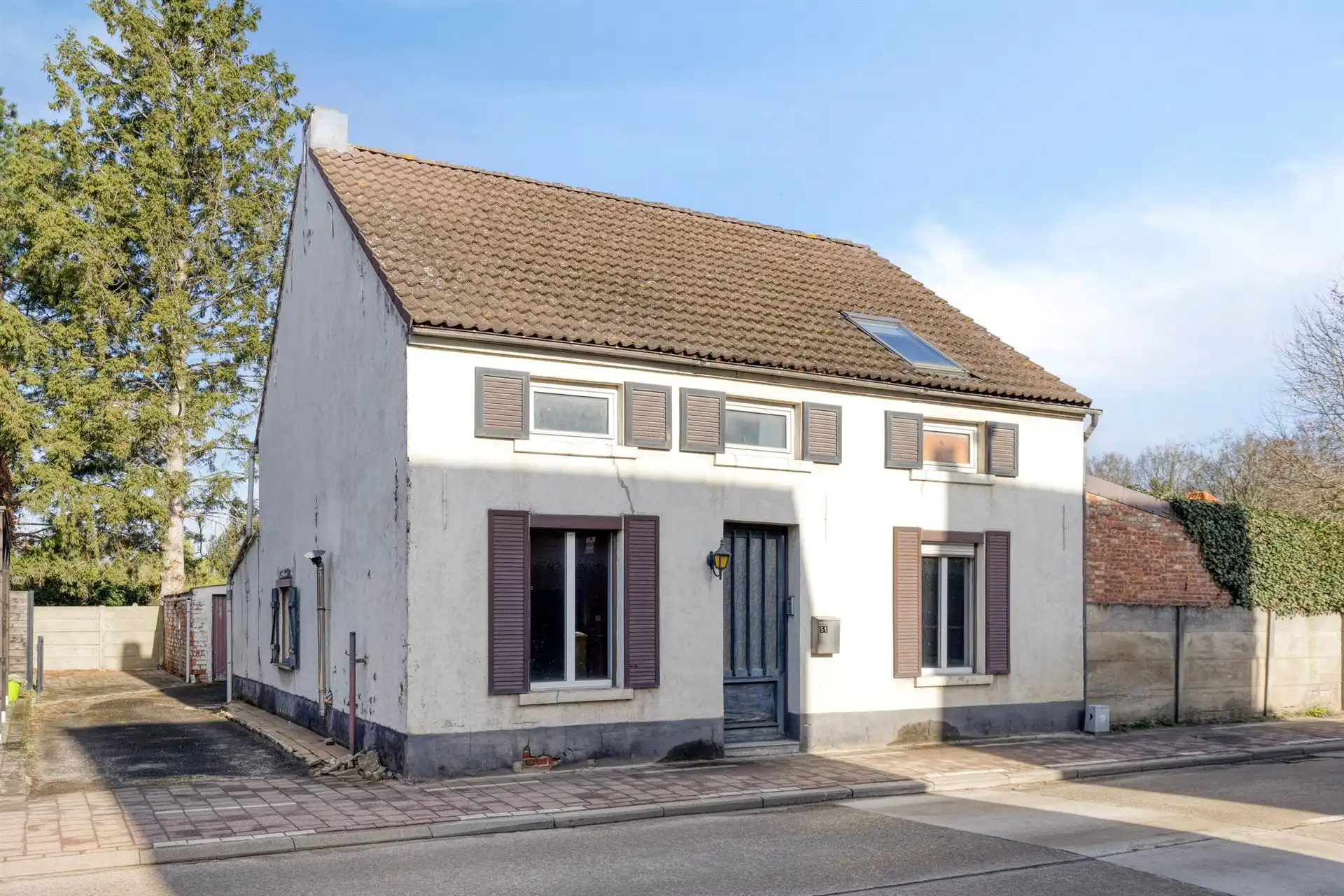 Hoofdfoto van de publicatie: Te renoveren woning met veel potentieel