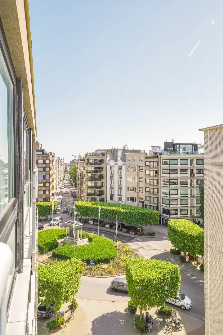 Lichtrijk appartement met terras en gunstig EPC-label B in Oostende foto {{pictureIndex}}