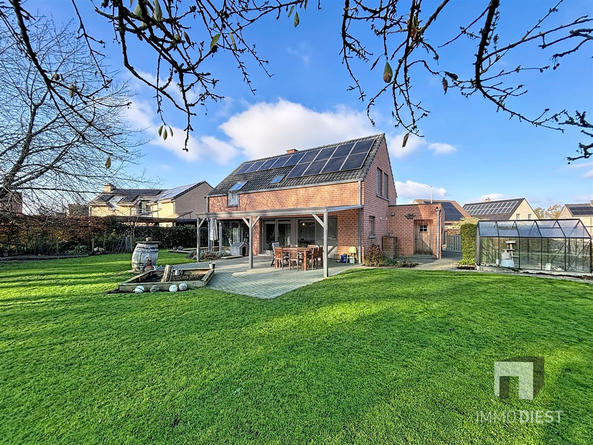 Perfecte gezinswoning in doodlopende straat met 3slpks en een mooie tuin foto 10