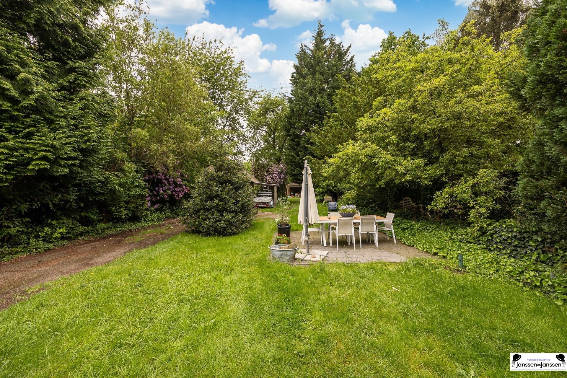 Klassieke, charmante vrijstaande villa, rustig gelegen in het geliefde Vriesdonk op ca. 1266m² foto 30