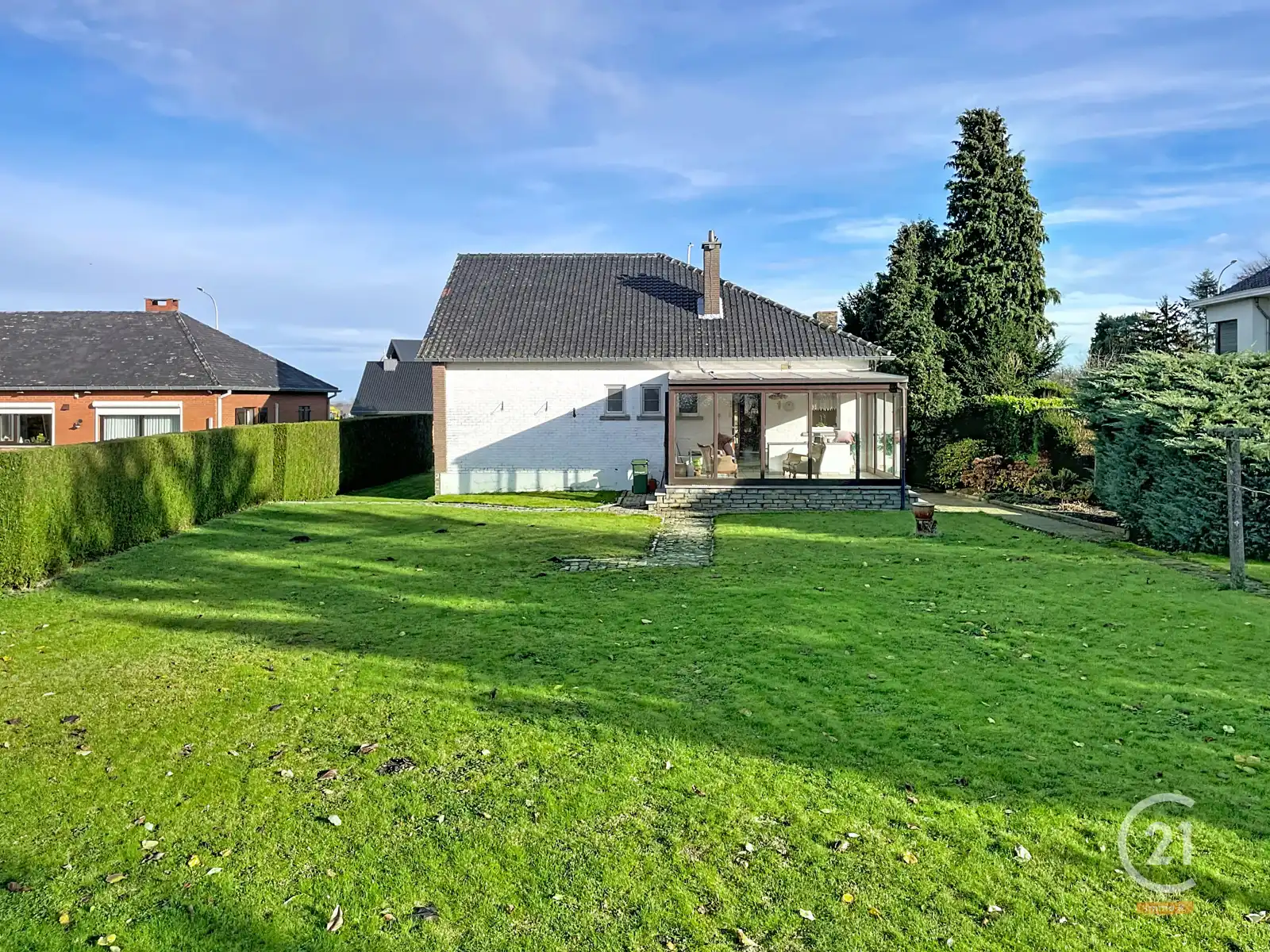 Ruime gelijkvloerse woning met 4 slpks, garage en tuin foto 3