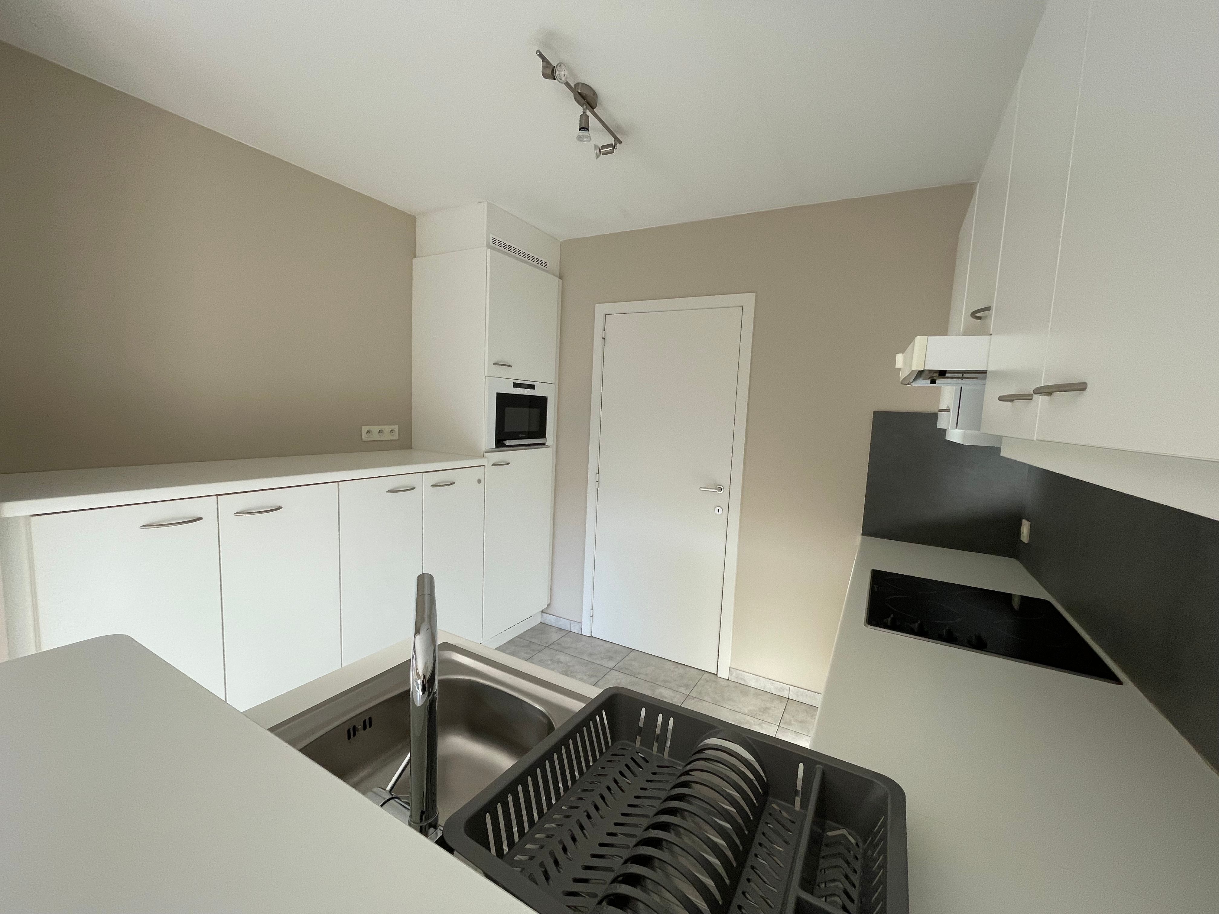 ruim instapklaar twee slaapkamer appartement met groot zongericht terras & gelijkvloerse garage foto 22