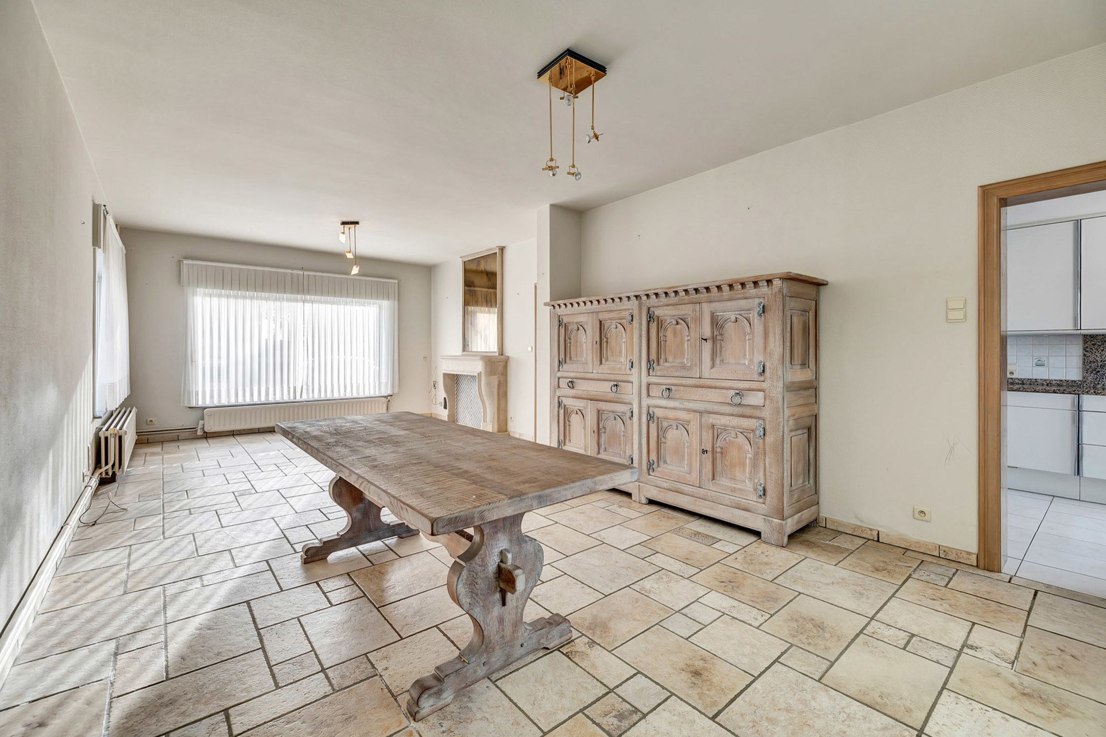 Halfopen bebouwing met garage te koop in Meerbeke! foto 7