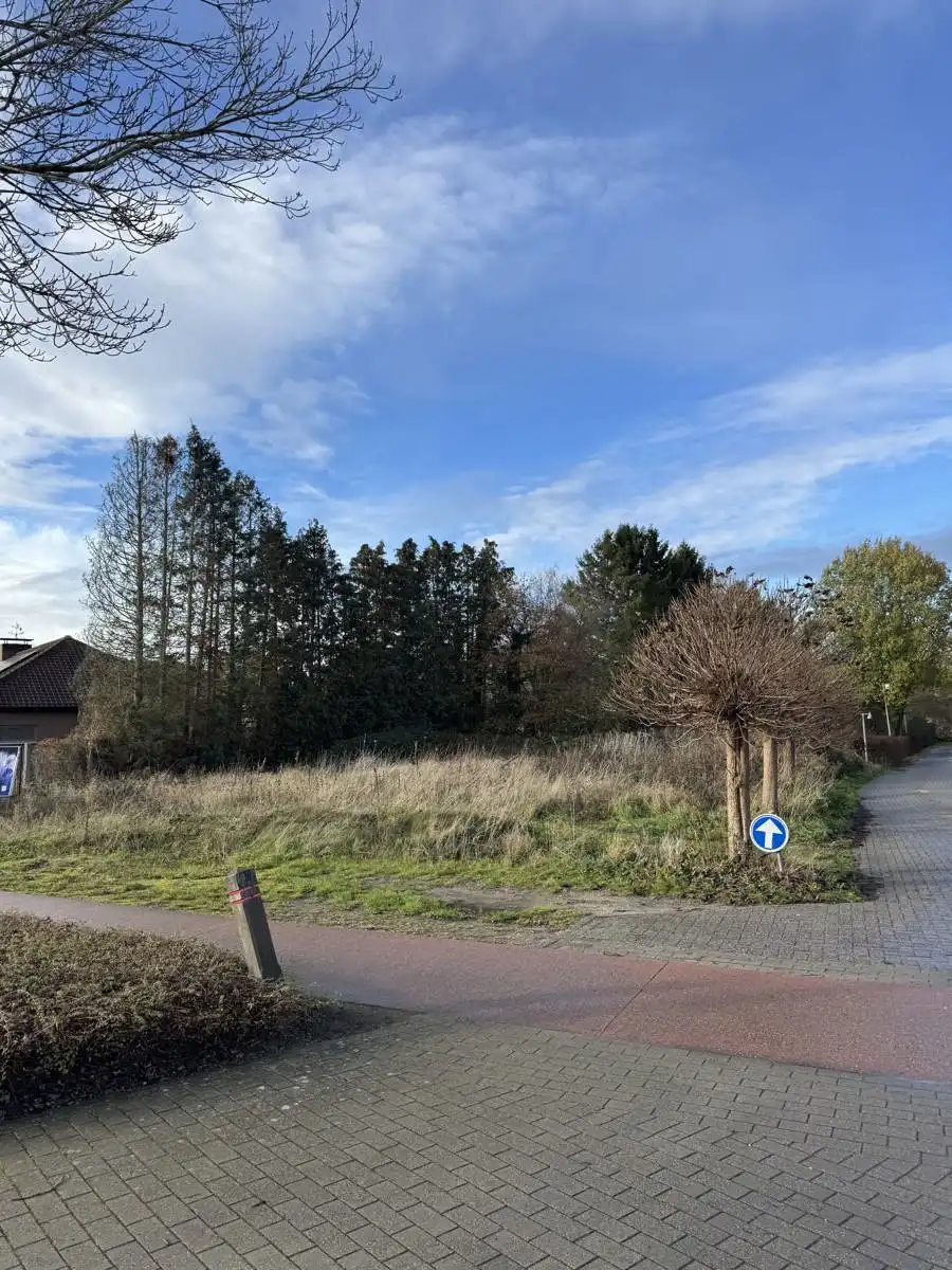 Mooi groot bouwperceel, ca. 1555 m², gelegen naast WZC Nethehof foto 5