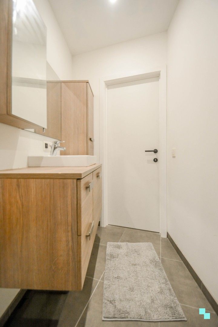 Gesloten bebouwing in hartje Izegem foto 6