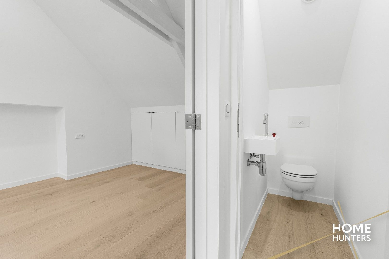 Volledig gerenoveerde woning (anno 2025) met 3 ruime slaapkamers, ruime garage + tuin te Ieper foto 16