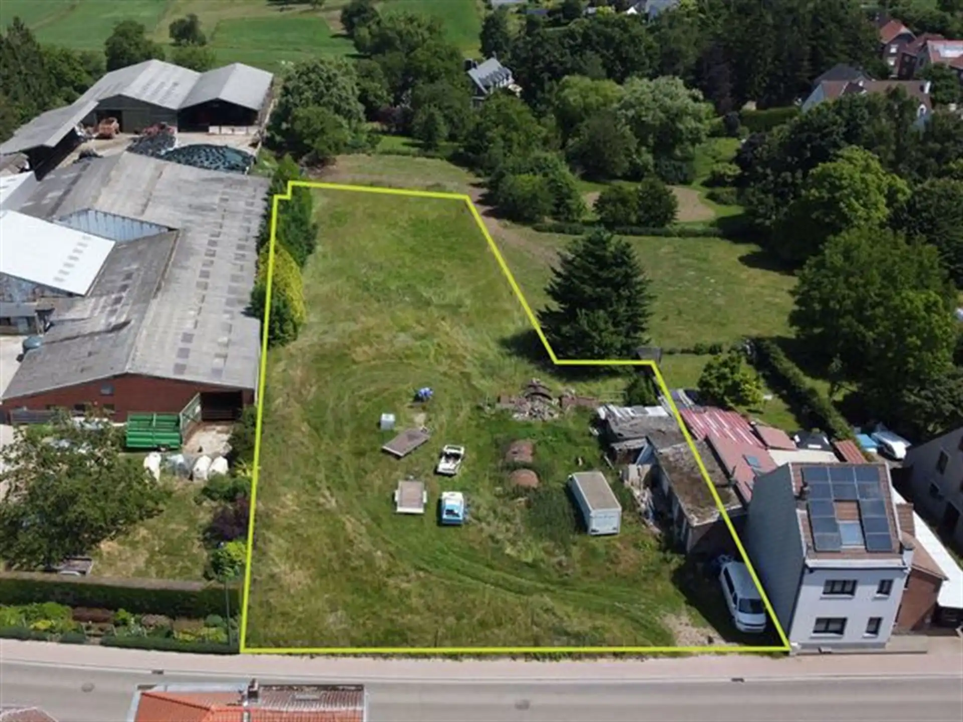 Ruim perceel bouwgrond van 32a 08ca voor open bebouwing foto {{pictureIndex}}