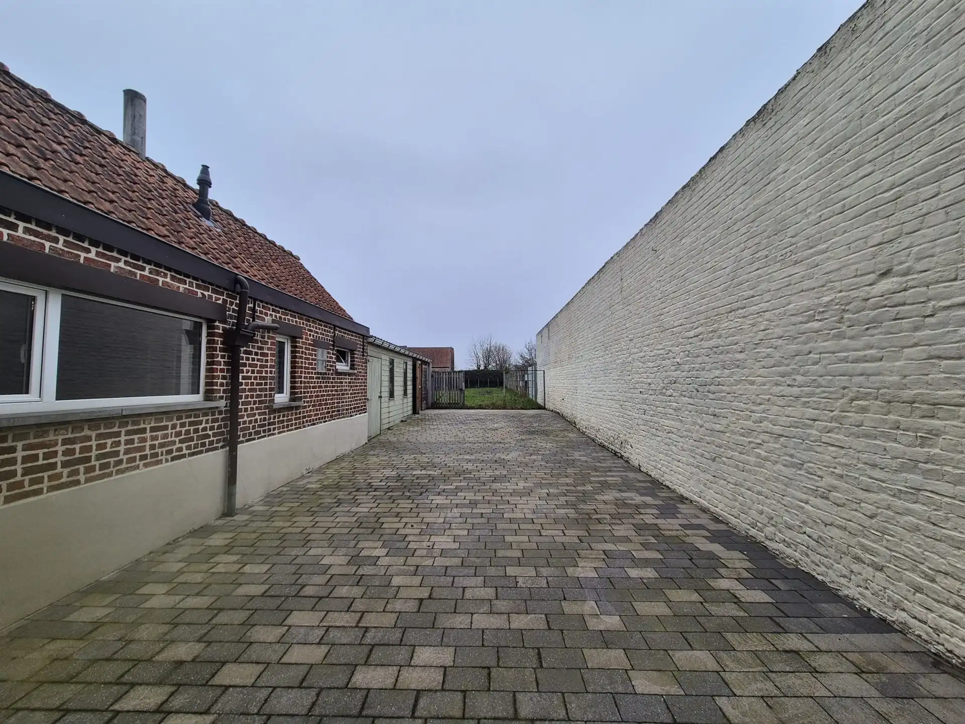 Ruime en instapklare woning met grote tuin en garage. foto 10