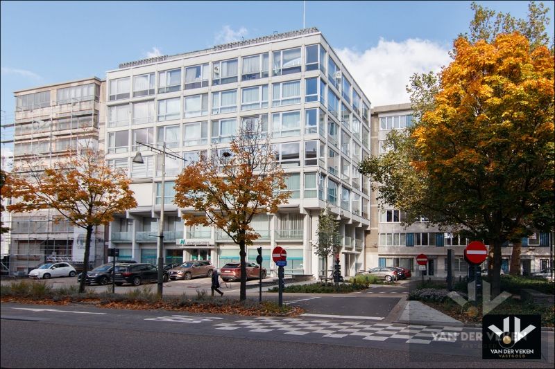 Gerenoveerd en instapklaar penthouse in hartje Hasselt (Leopoldplein) met prachtig uitzicht! foto 19