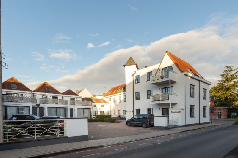 Centrum Roeselare : zeer verzorgde opbrengsteigendom te koop nabij centrum en station bestaande uit 6 appartementen-4 woningen en 10 staanplaatsen foto 1