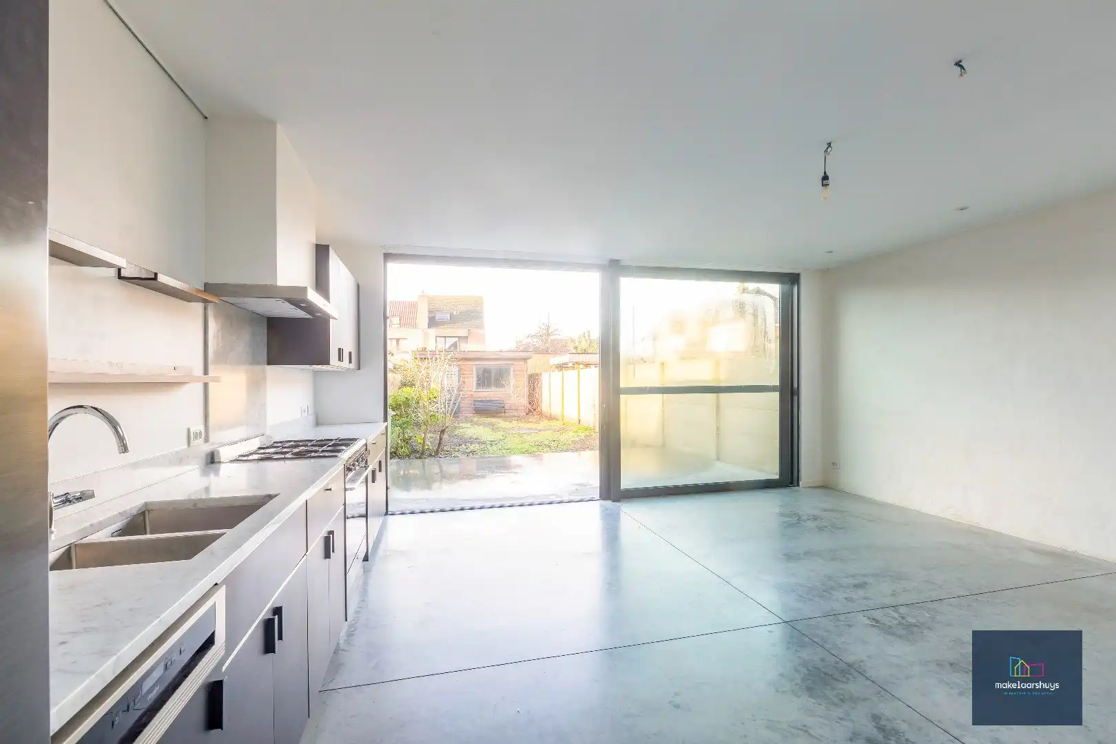 Instapklare eigendom met tuin te Mariakerke foto 6