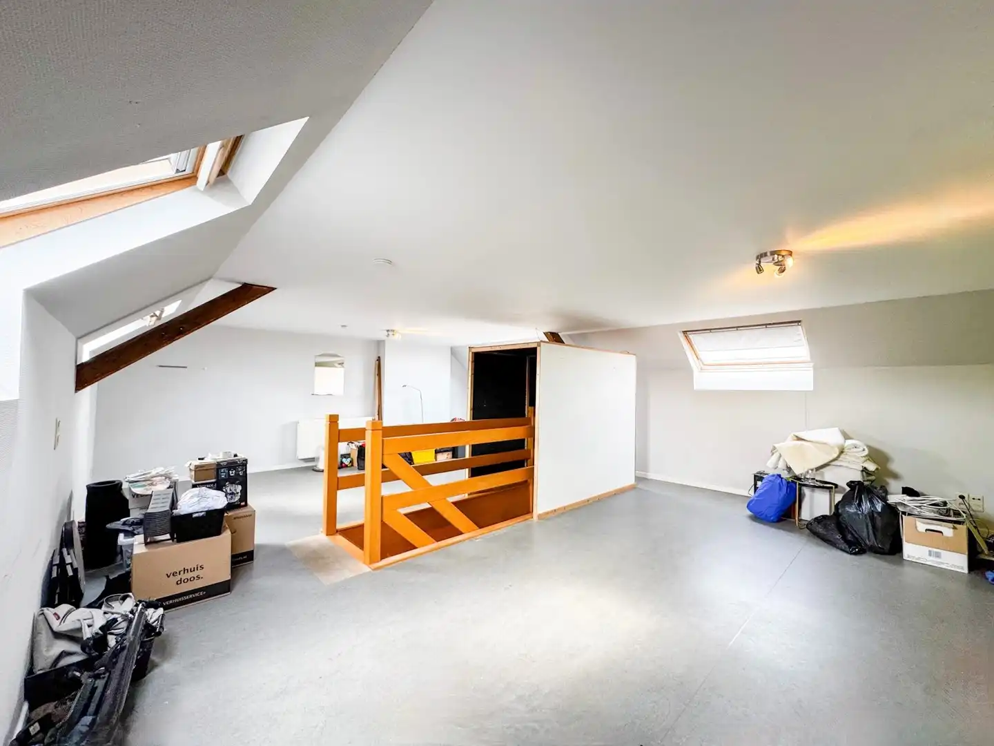 Zeer ruim duplexappartement met 2 slaapkamers en grote zolder foto 16