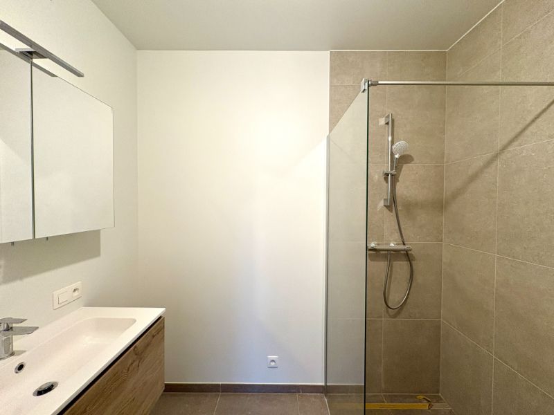 KWALITATIEF NIEUWBOUWAPPARTEMENT MET 2 SLAAPKAMERS, TERRAS EN GARAGE foto 6