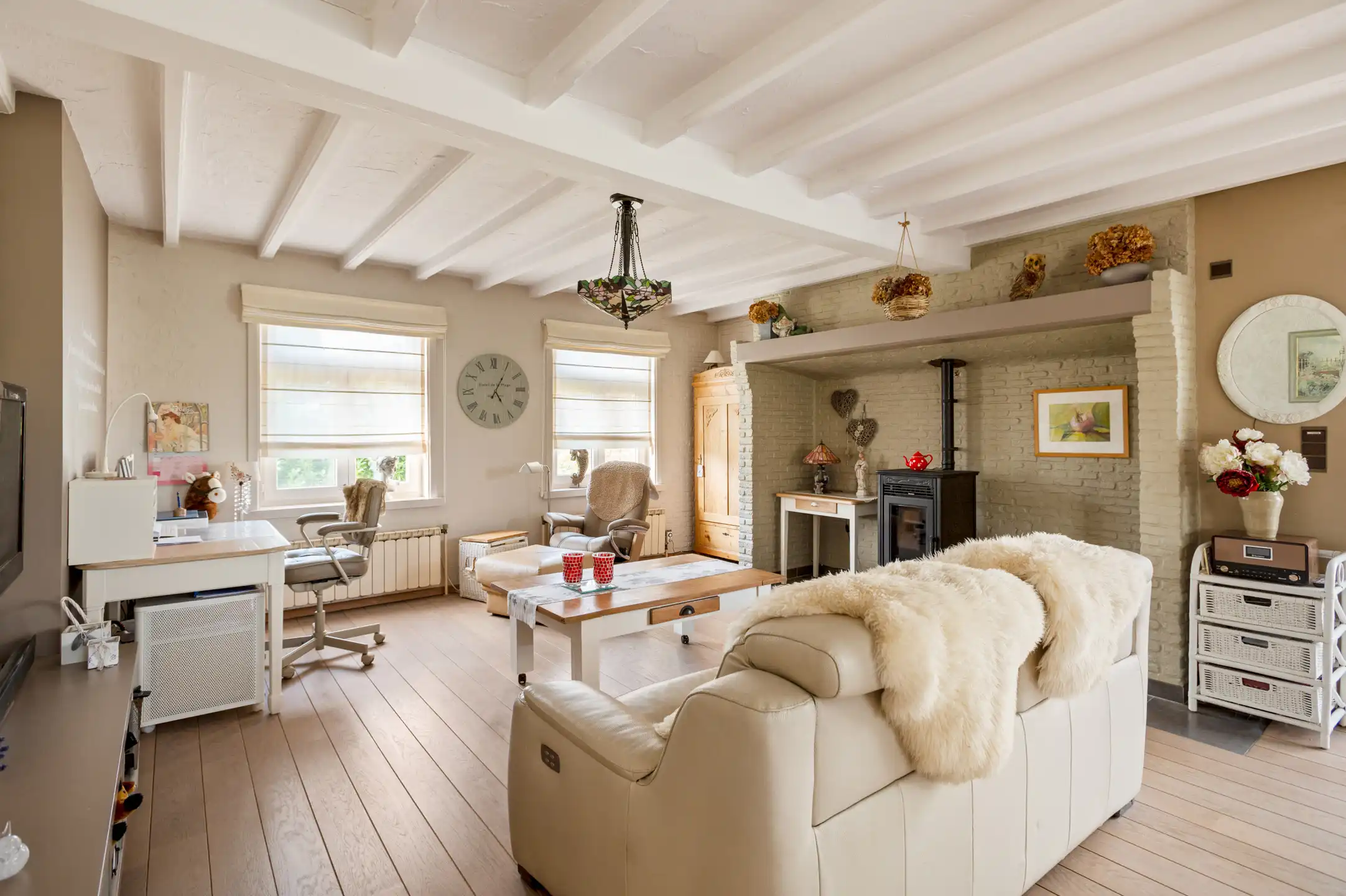 Mooie open bebouwing met knappe tuin in een rustige woonwijk foto 6