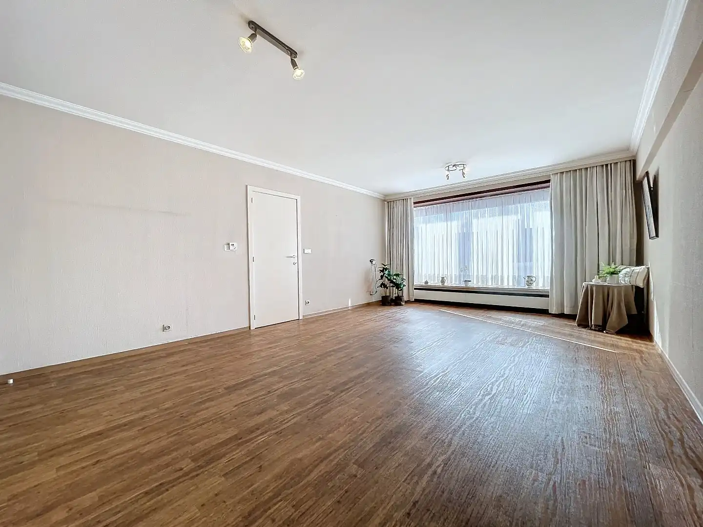 Ruim en energiezuinig appartement in het hart van Roeselare foto {{pictureIndex}}