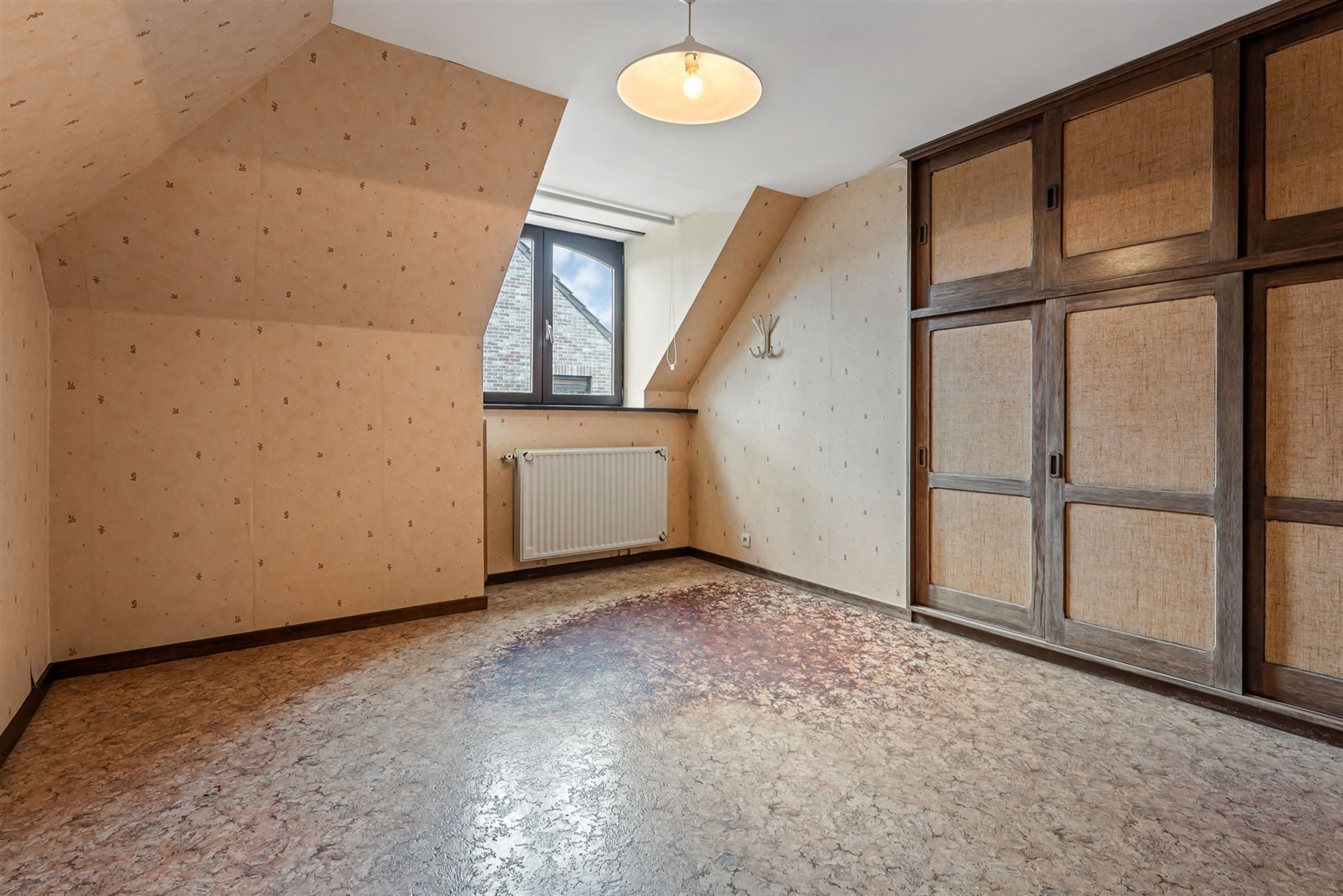 RUIME WONING (CA 250M2) VOLLEDIG ONDERKELDERD MET WERKHUIS VAN 130M2 foto 10