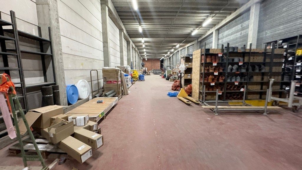 Loods met kantoor te huur nabij A12 in Wilrijk foto 3