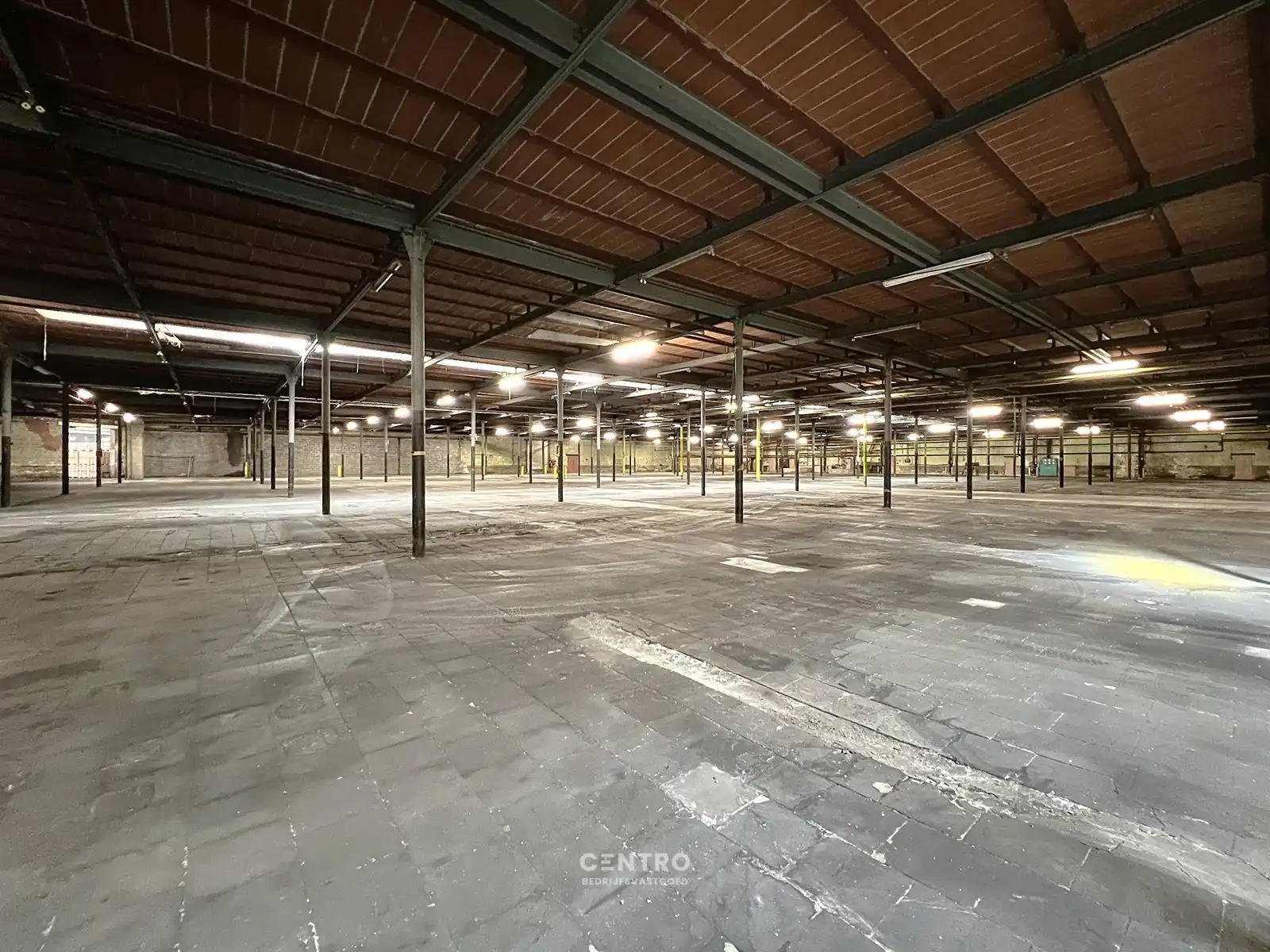 Opslagplaats ( ± 6.042 m²) met 5m vrije hoogte vlakbij de havenkop te Roeselare! foto 7