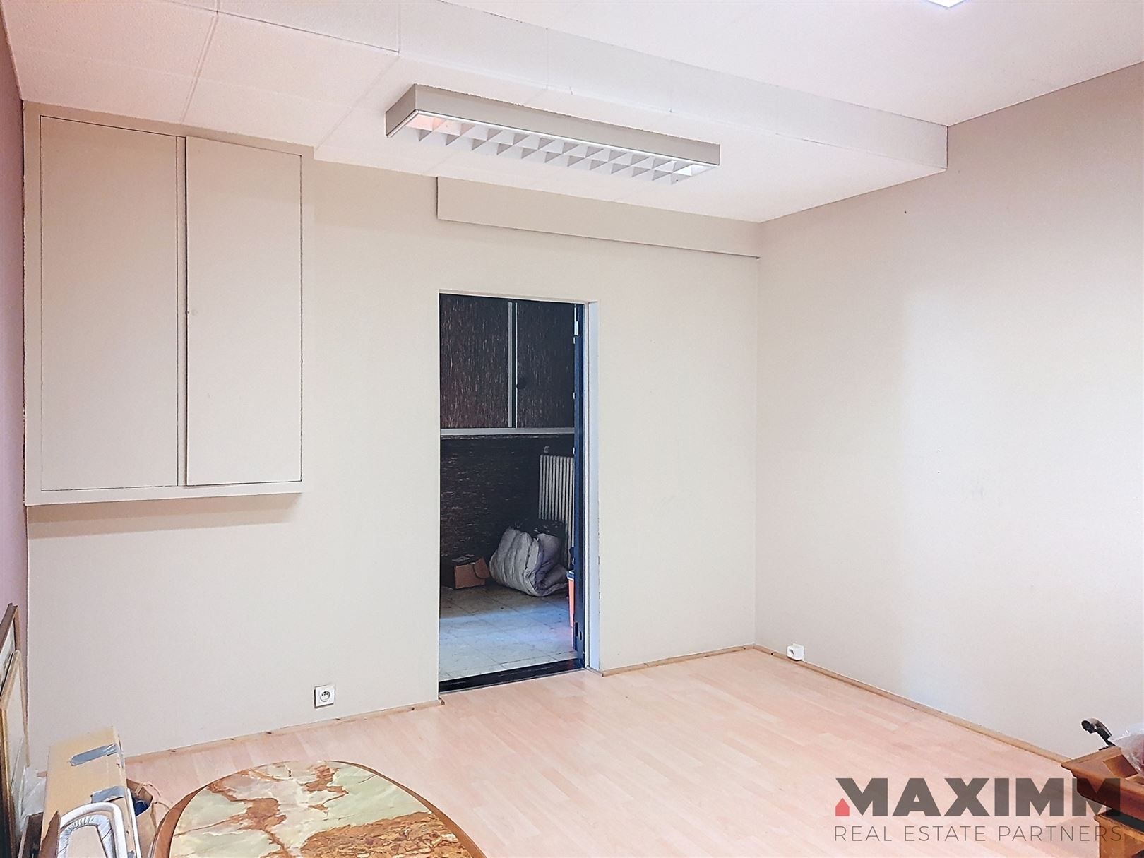 Gelijkvloers hoekpand, volledig onderkelderd op stategische locatie foto 15