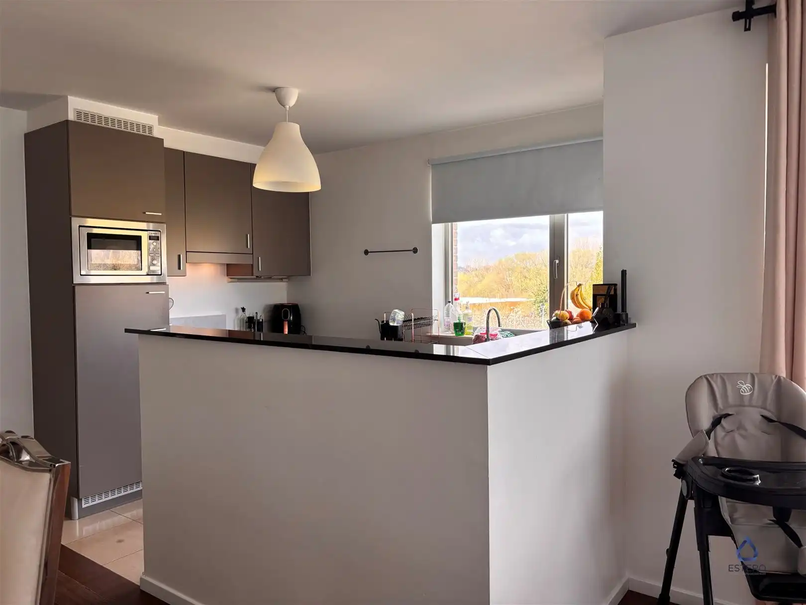 Ruim en lichtrijk appartement met 3 slaapkamers en terras foto 8