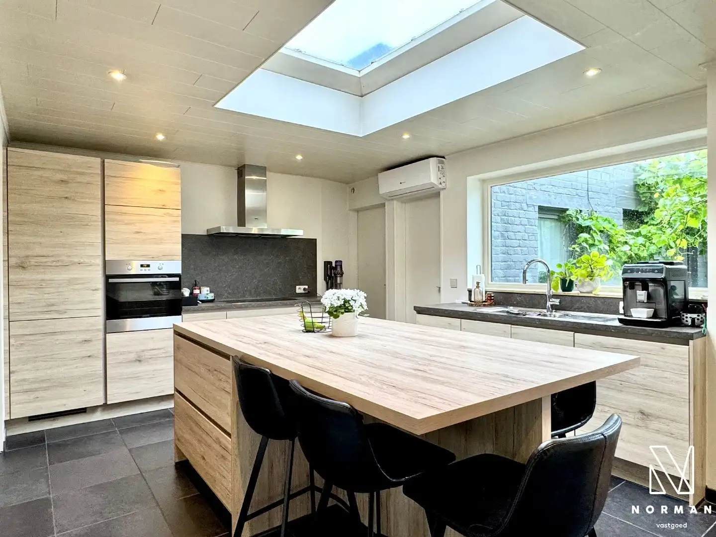 Woning met 4 slaapkamers, tuin en garage te koop in centrum Kuurne! foto 9