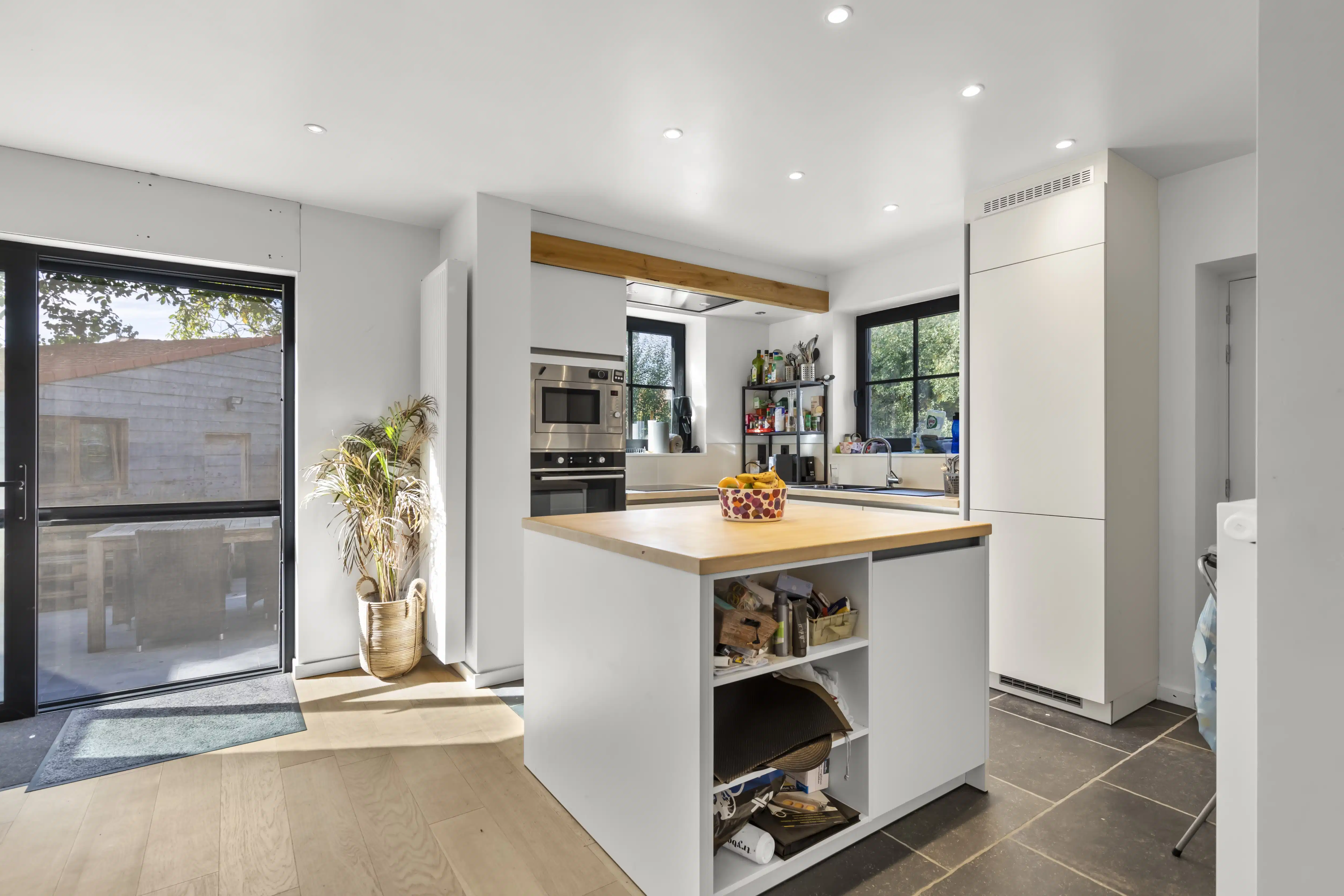BEZOEKDAG VOLZET! - Gerenoveerde woning met terras en tuin! foto 2