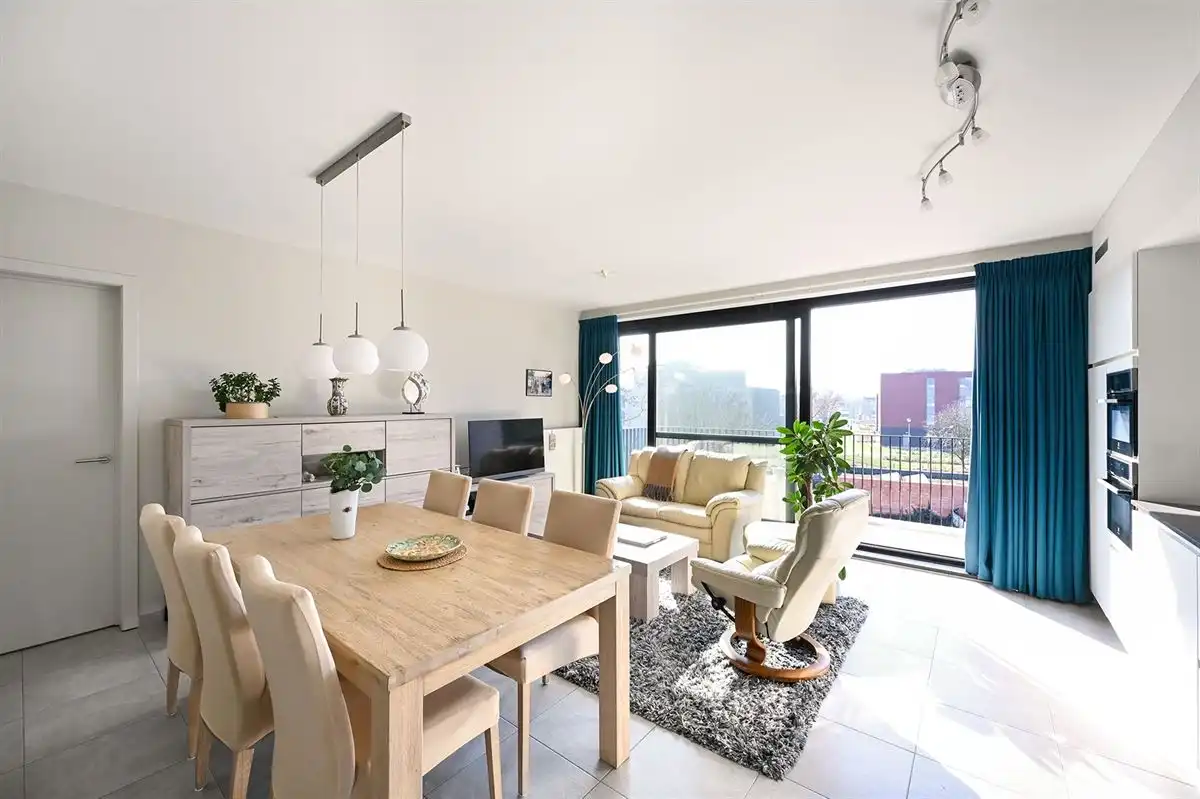 Centraal gelegen appartement met leuk terras foto 2