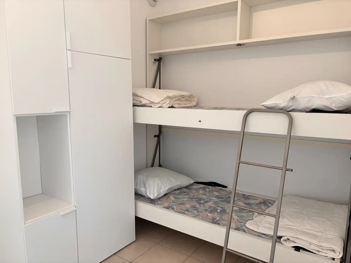 Zonnig appartement met slaapkamer en slaaphoek. foto 7