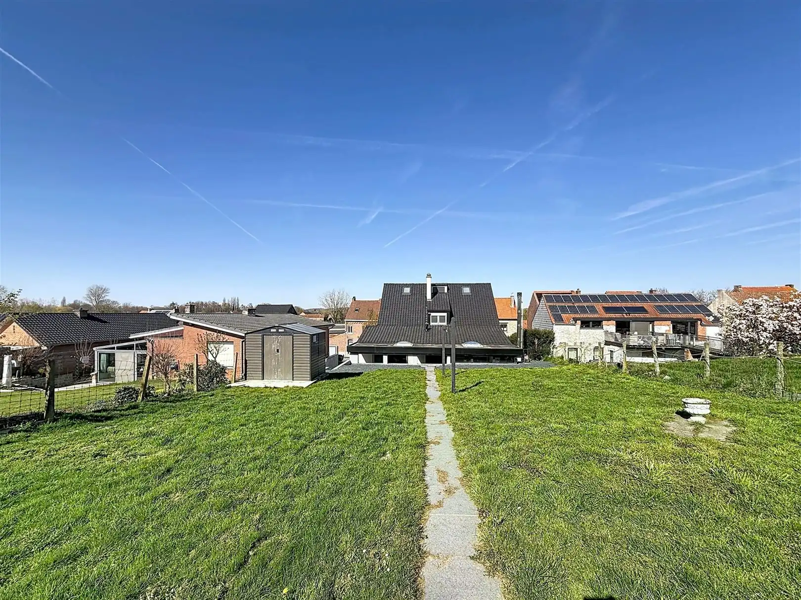 Ruime gerenoveerde woning, 5 slpks, 2 bdks, tuin, 11a 11ca  foto 4