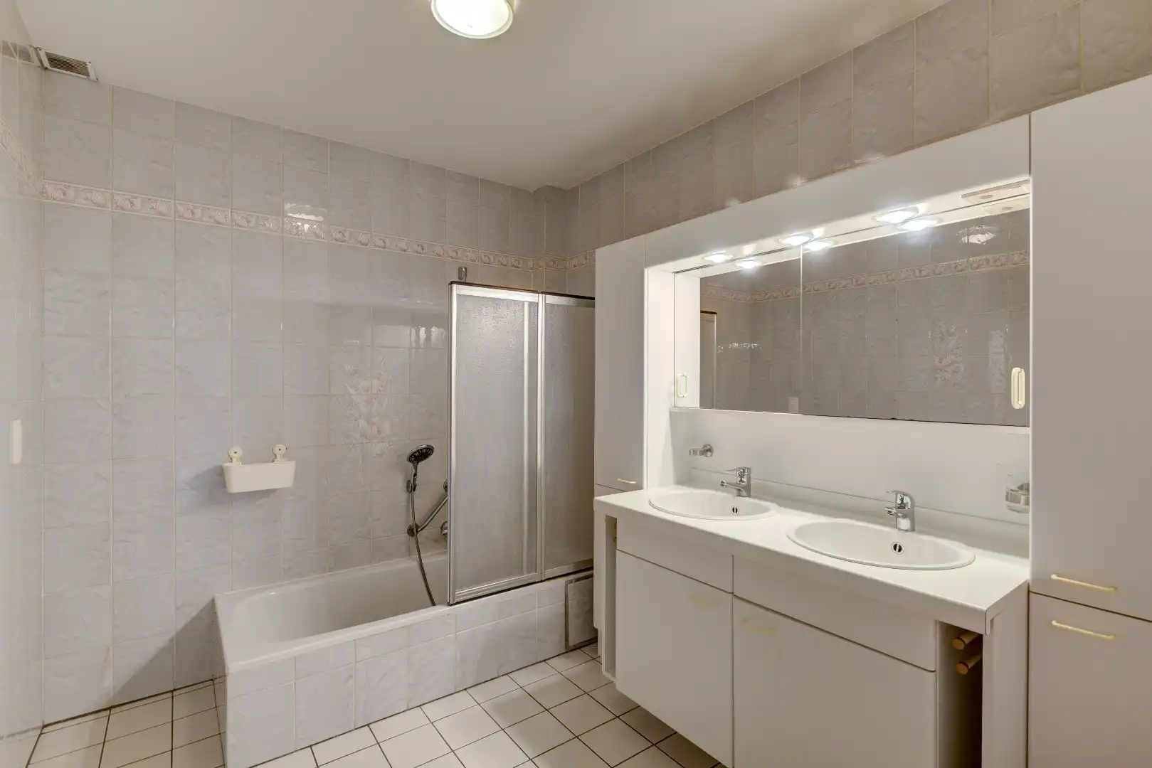 Instapklaar appartement met 2 slaapkamers en tuin foto 11