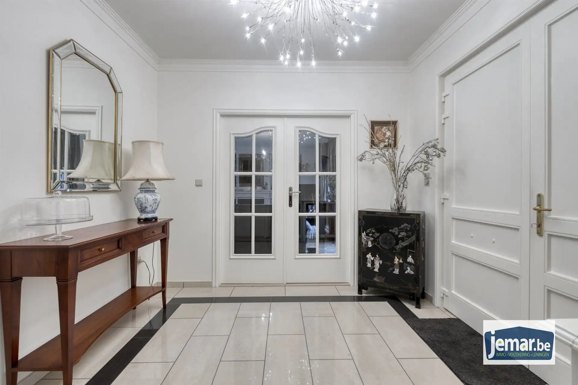 Vrijstaande villa van 306 m² op 17a95ca, gelegen vlak bij Connecterra, de toegangspoort tot het Nationaal Park Hoge Kempen, en op wandelafstand van Maasmechelen Village! foto 2