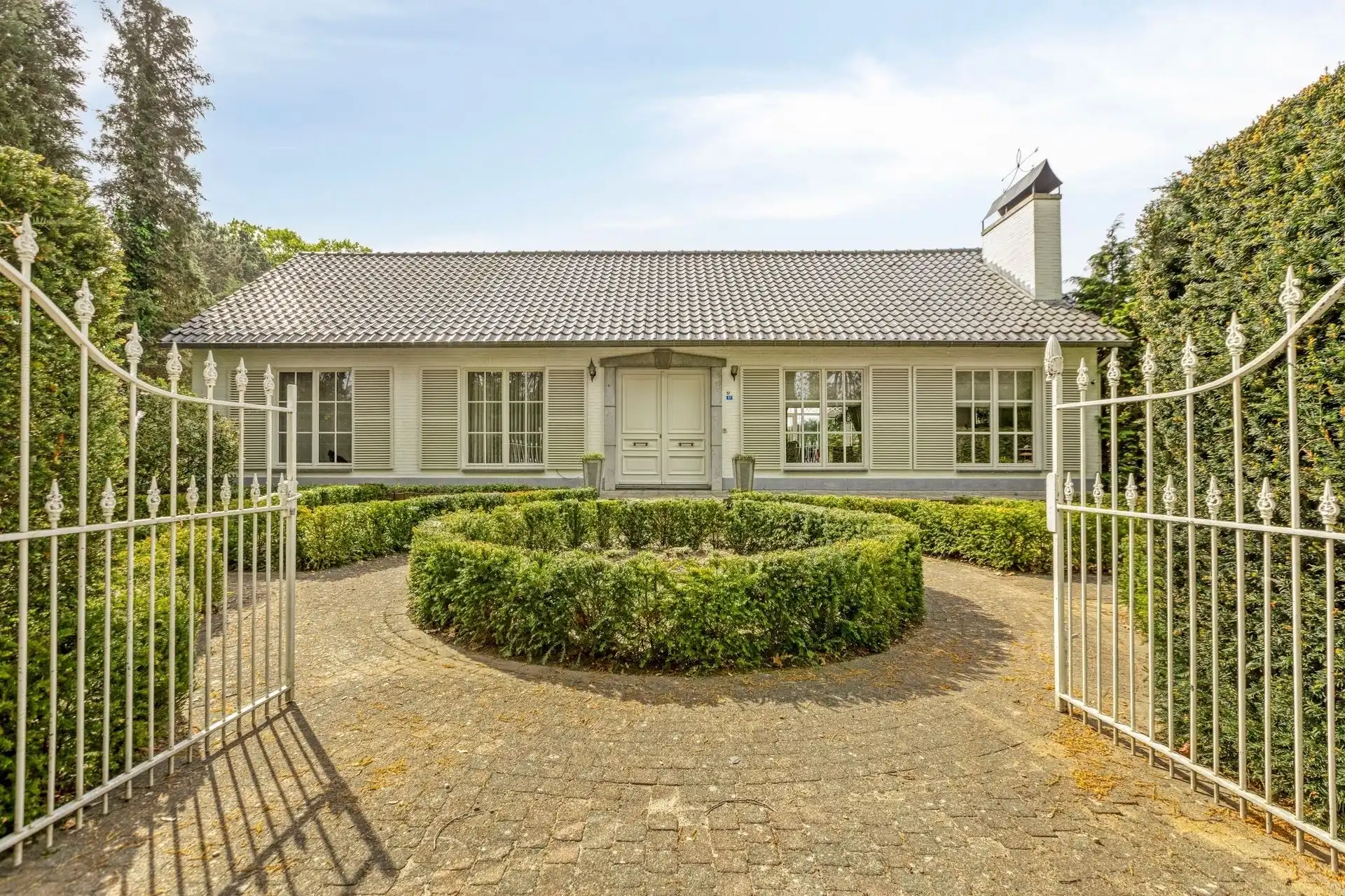Vrijstaande villa van 306 m² op 17a95ca, gelegen vlak bij Connecterra, de toegangspoort tot het Nationaal Park Hoge Kempen, en op wandelafstand van Maasmechelen Village! foto 2