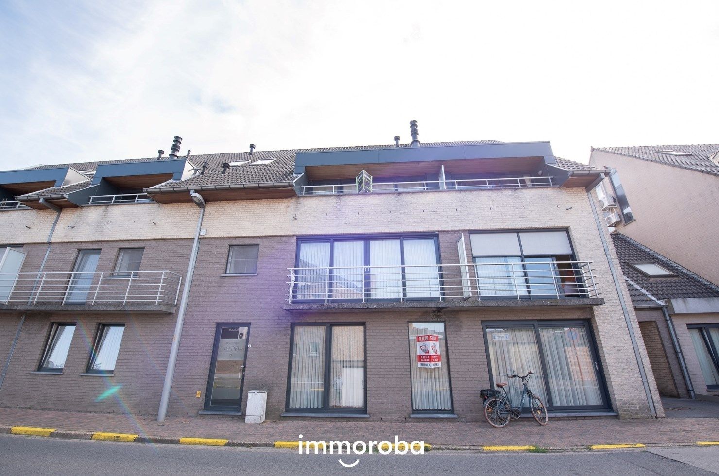 Gelijkvloers appartement met 1 slaapkamers en garage in Centrum Zulte.  foto {{pictureIndex}}