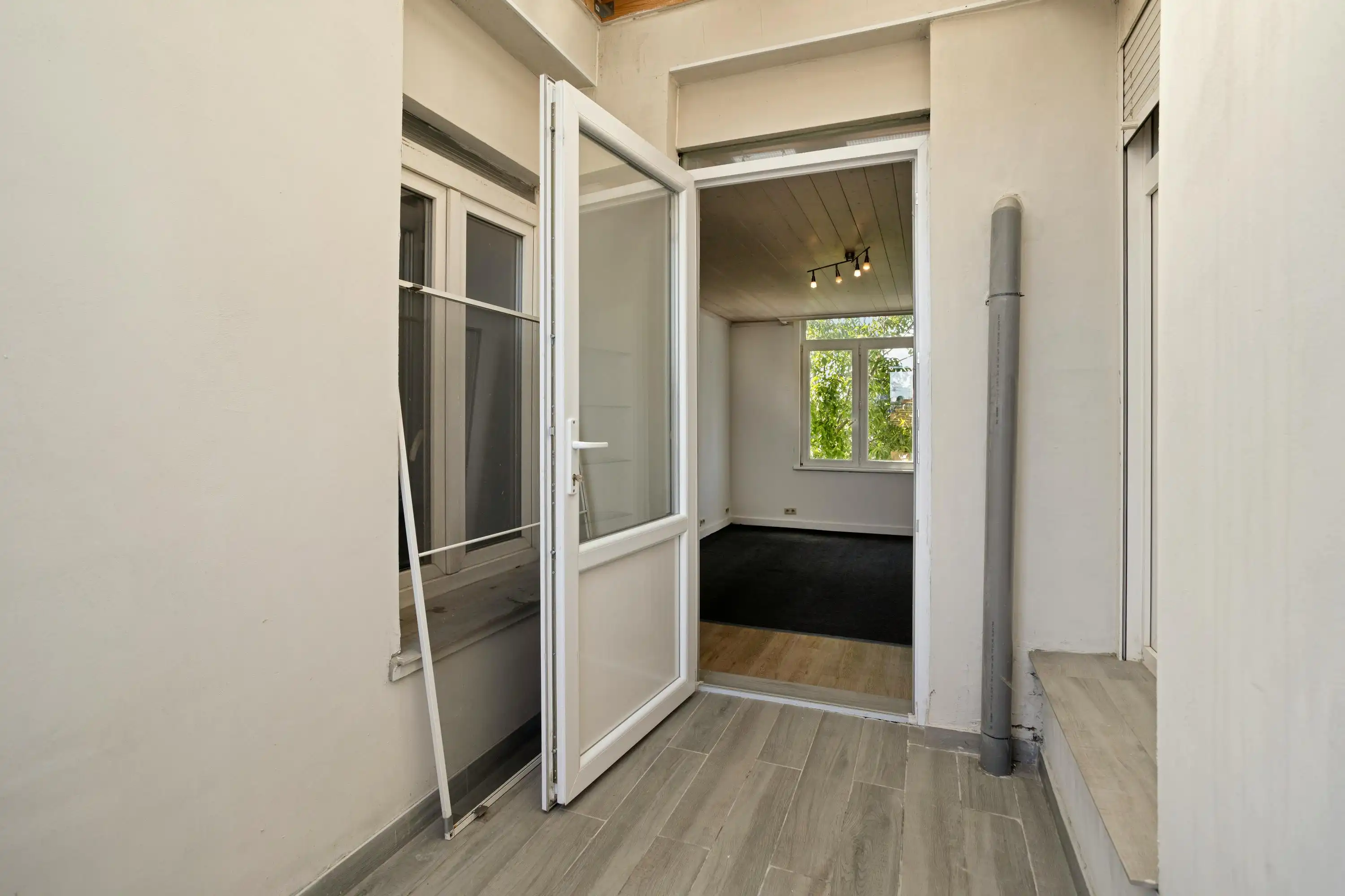 Huis met twee slaapkamers en terras te koop in Deurne! foto 16