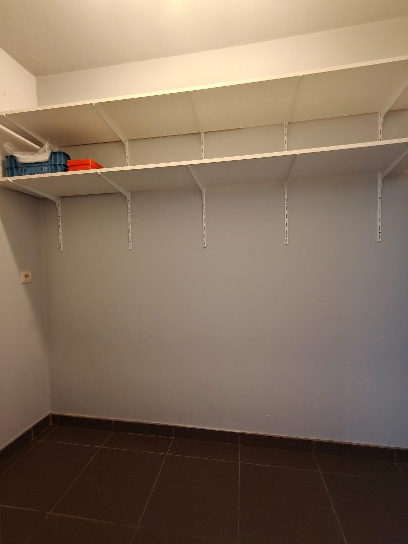 Ruim duplex appartement met terras en autostaanplaats te Lokeren foto 4