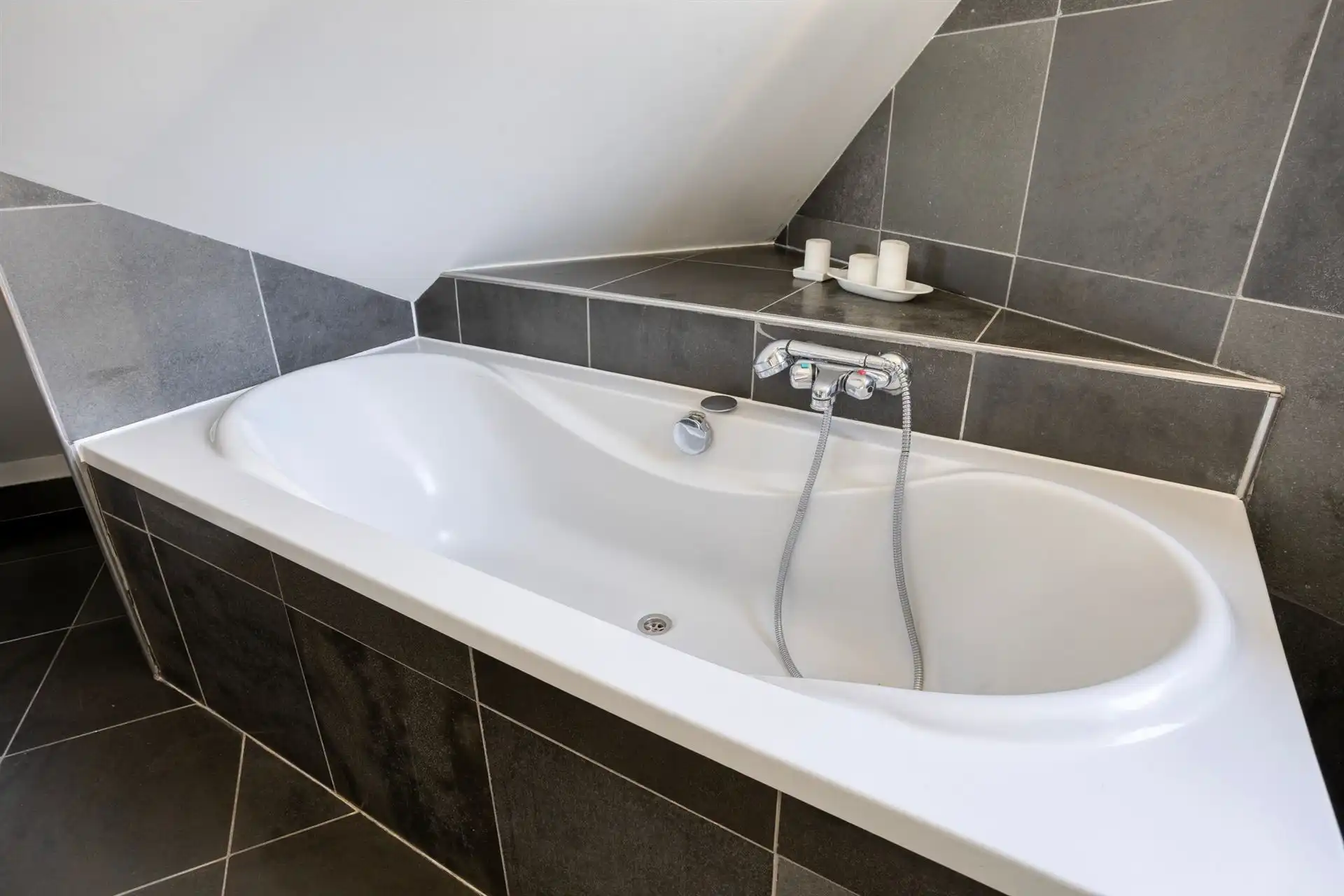 Aangename gerenoveerde villa op ruim perceel foto 21