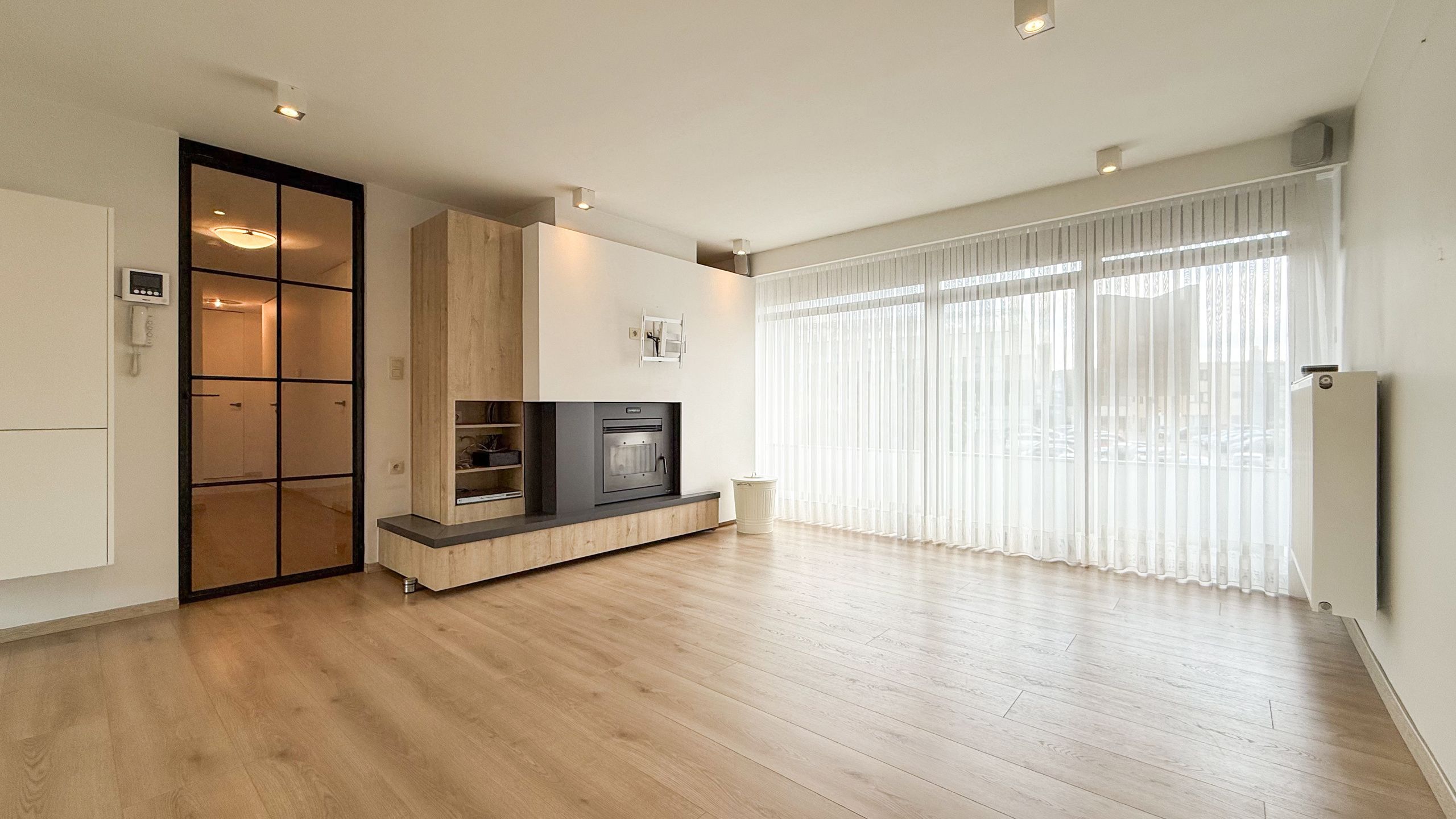 Ruim appartement met 2 slaapkamers en terras,met palletkachel foto 6
