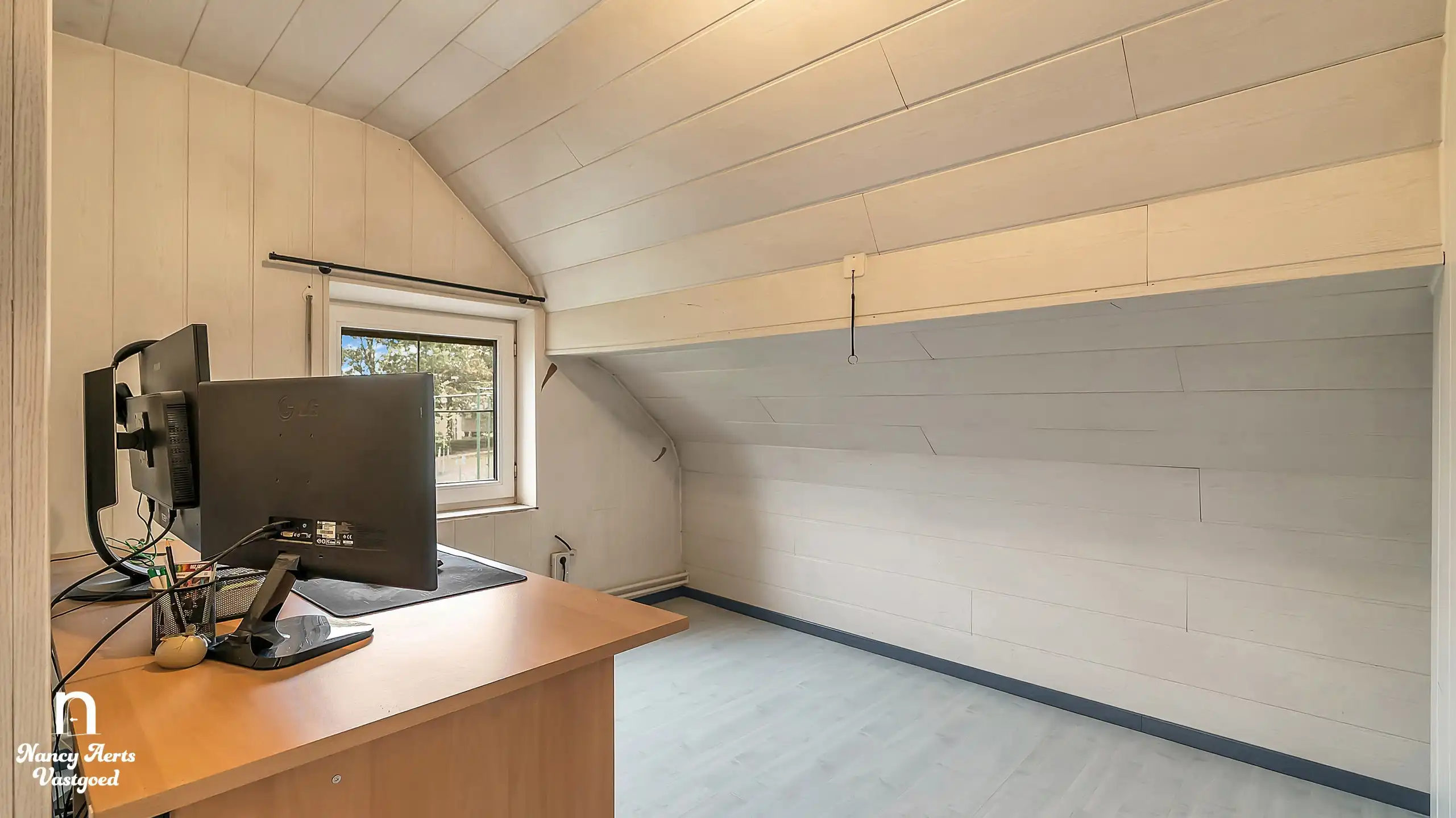 Halfopen gezinswoning met 3 slaapkamers en zonnige tuin foto 22
